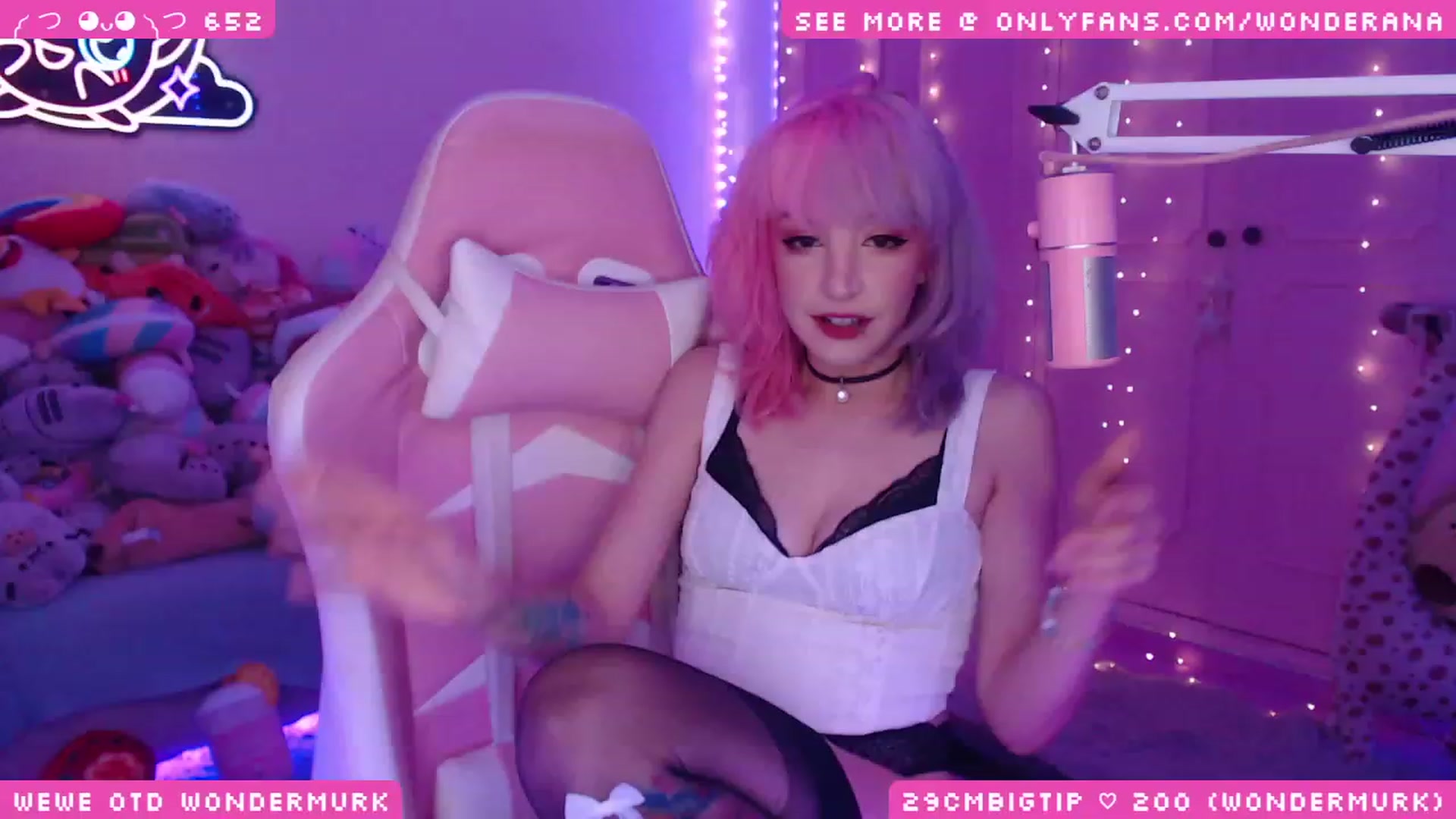 Gallery image thumbnail from WonderAna's myfreecams stream on, 11/28/2023, 01:50 image 6 of 20