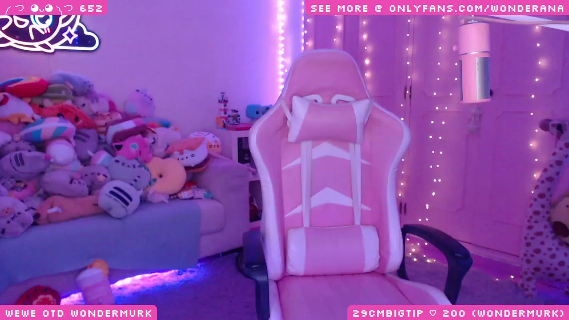 Gallery image thumbnail from WonderAna's myfreecams stream on, 11/28/2023, 01:50 image 10 of 20