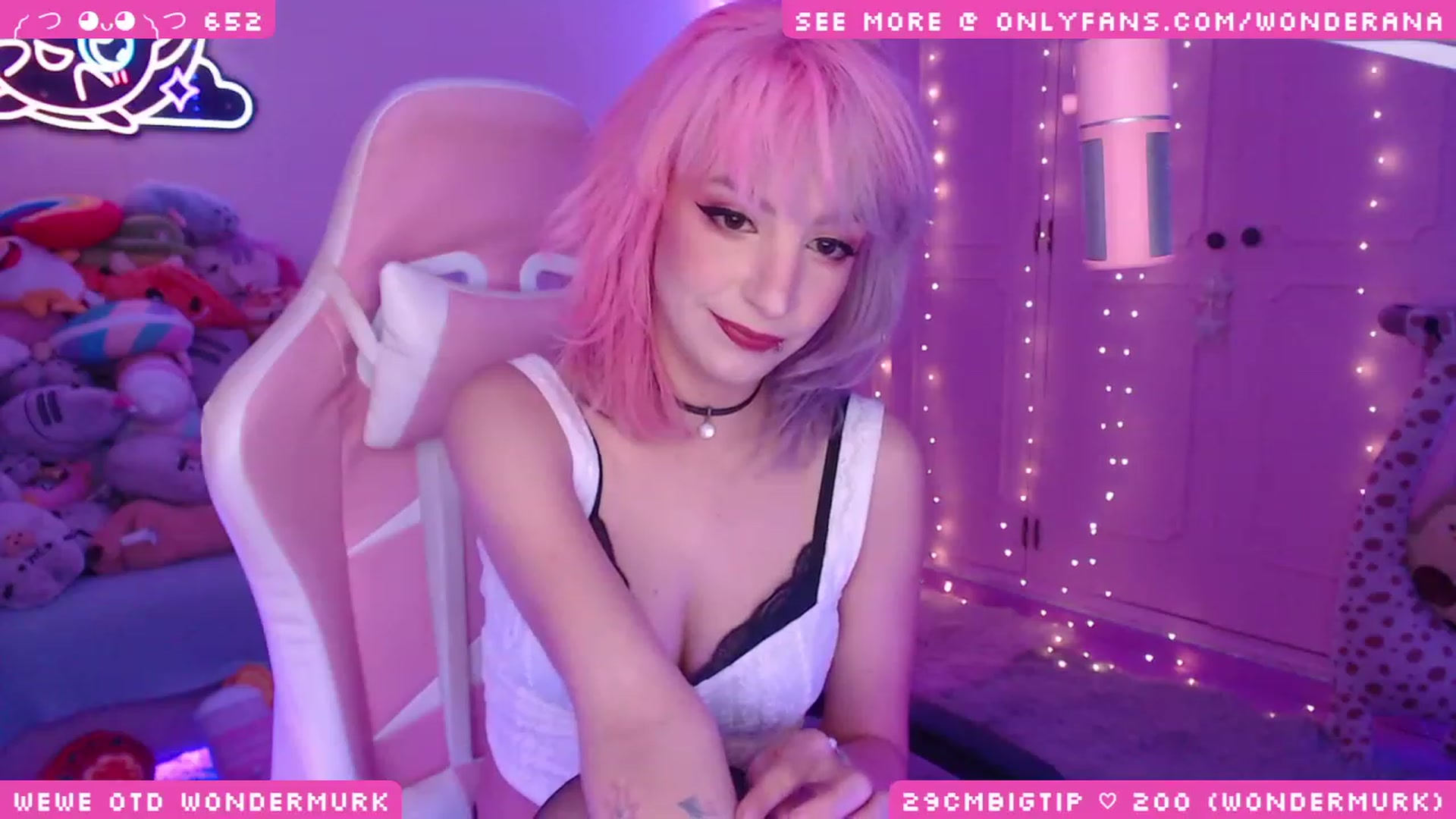 Gallery image thumbnail from WonderAna's myfreecams stream on, 11/28/2023, 01:50 image 13 of 20