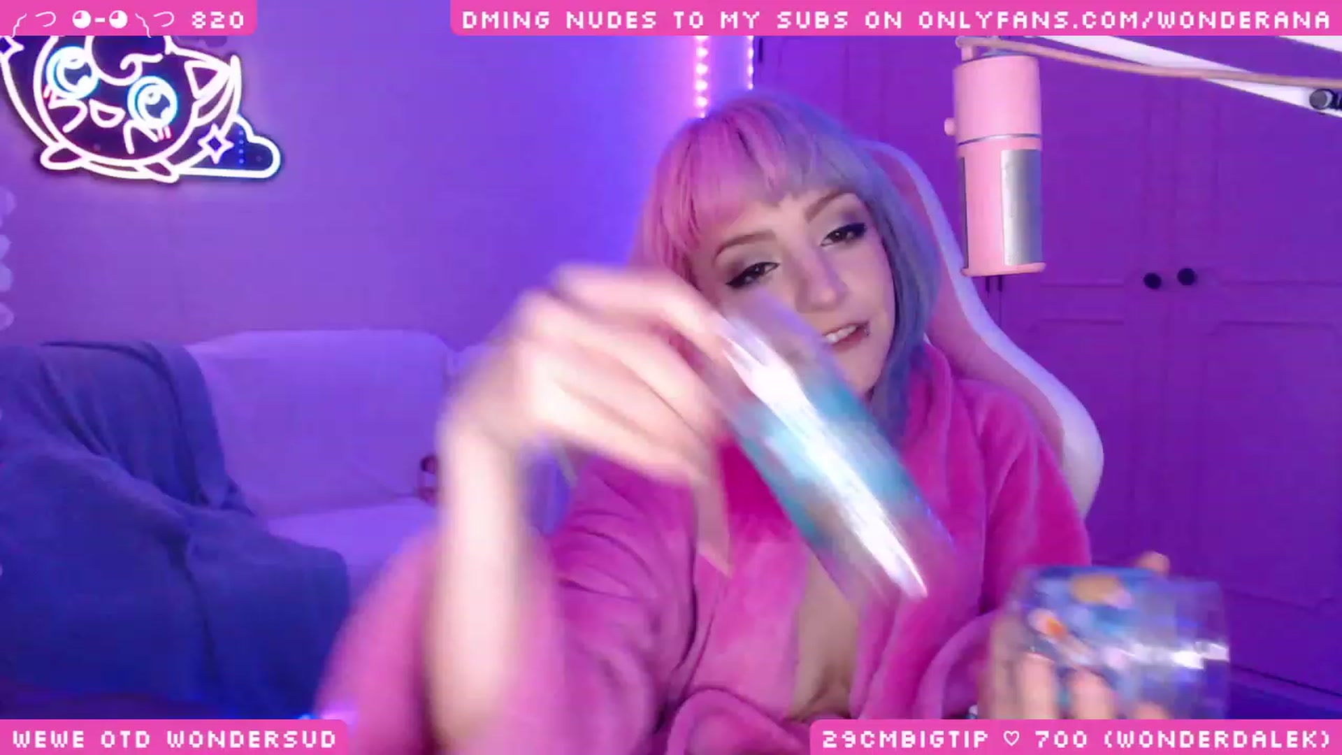 Gallery image thumbnail from WonderAna's myfreecams stream on, 12/24/2023, 04:03 image 3 of 20