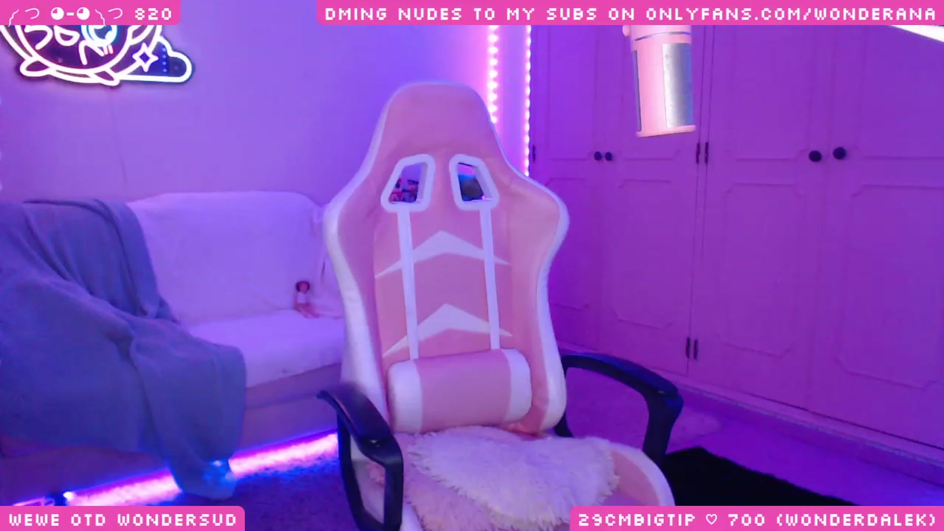 Gallery image thumbnail from WonderAna's myfreecams stream on, 12/24/2023, 04:03 image 10 of 20