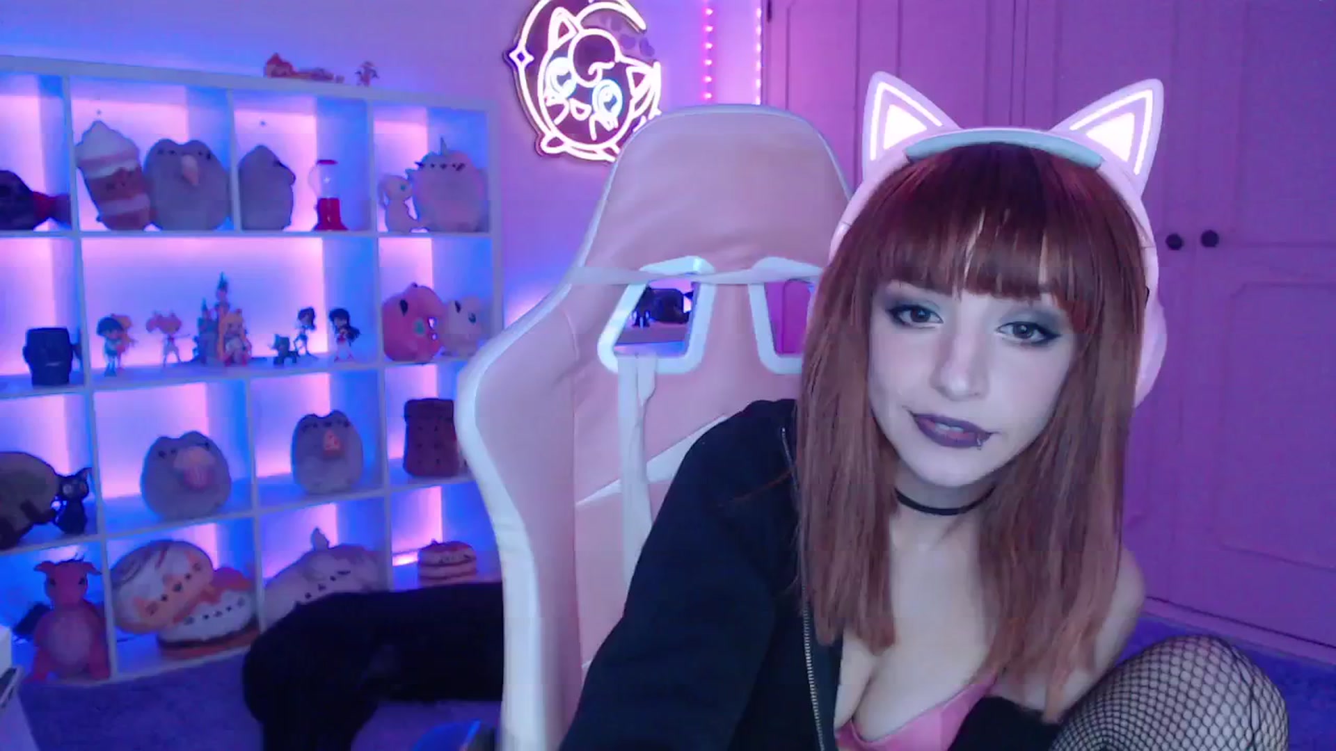 Gallery image thumbnail from WonderAna's myfreecams stream on, 09/23/2024, 02:03 image 16 of 20