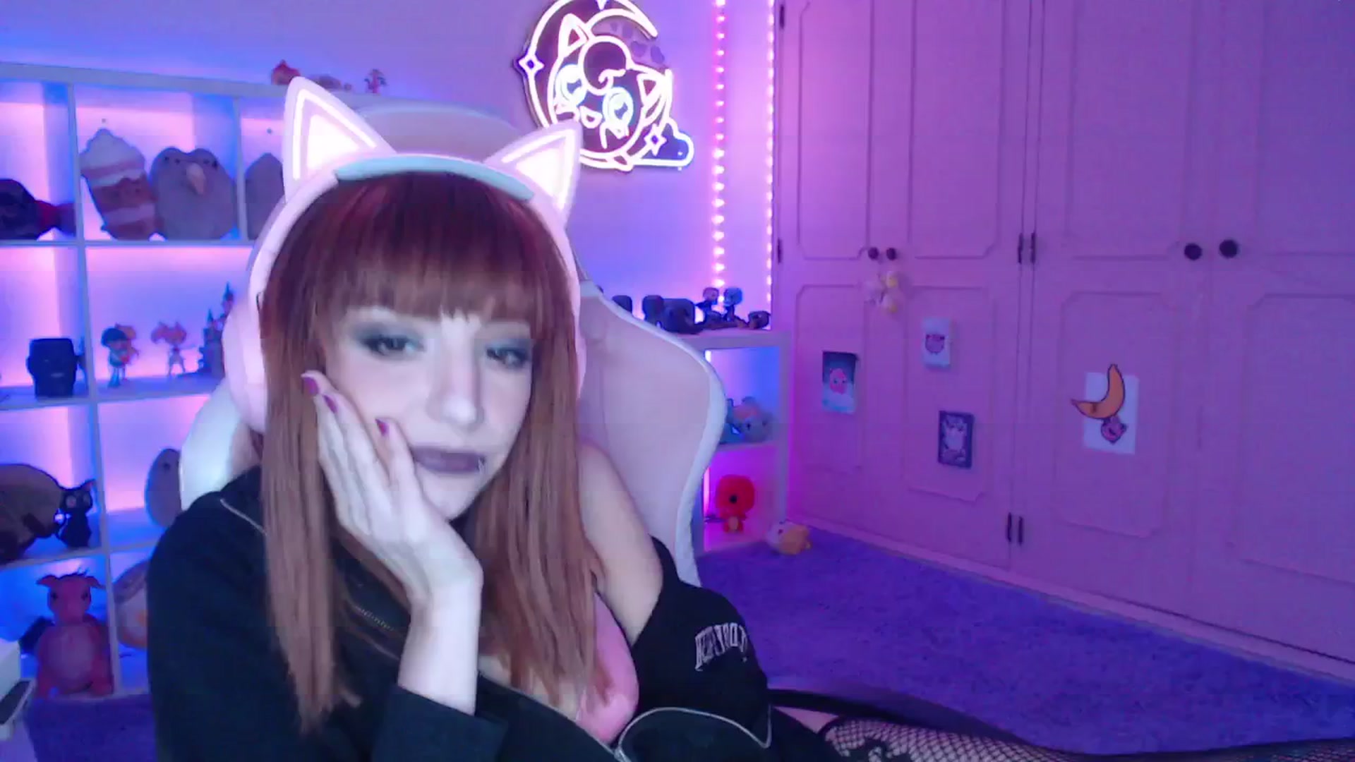 Gallery image thumbnail from WonderAna's myfreecams stream on, 09/23/2024, 02:03 image 11 of 20