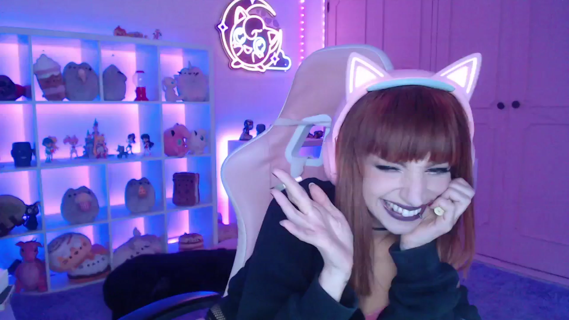 Gallery image thumbnail from WonderAna's myfreecams stream on, 09/23/2024, 02:03 image 10 of 20