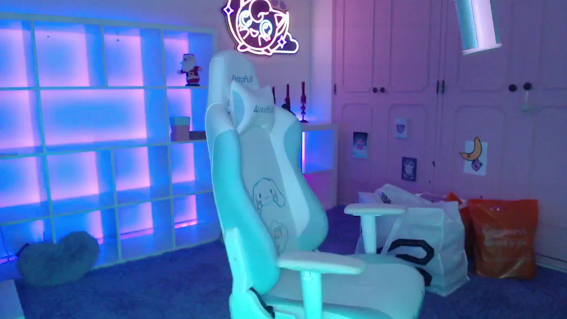 Gallery image thumbnail from WonderAna's myfreecams stream on, 12/06/2024, 04:47 image 13 of 20