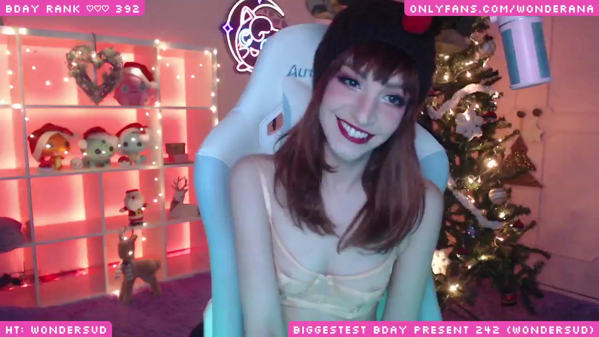 Gallery image thumbnail from WonderAna's myfreecams stream on, 12/21/2024, 24:30 image 14 of 20