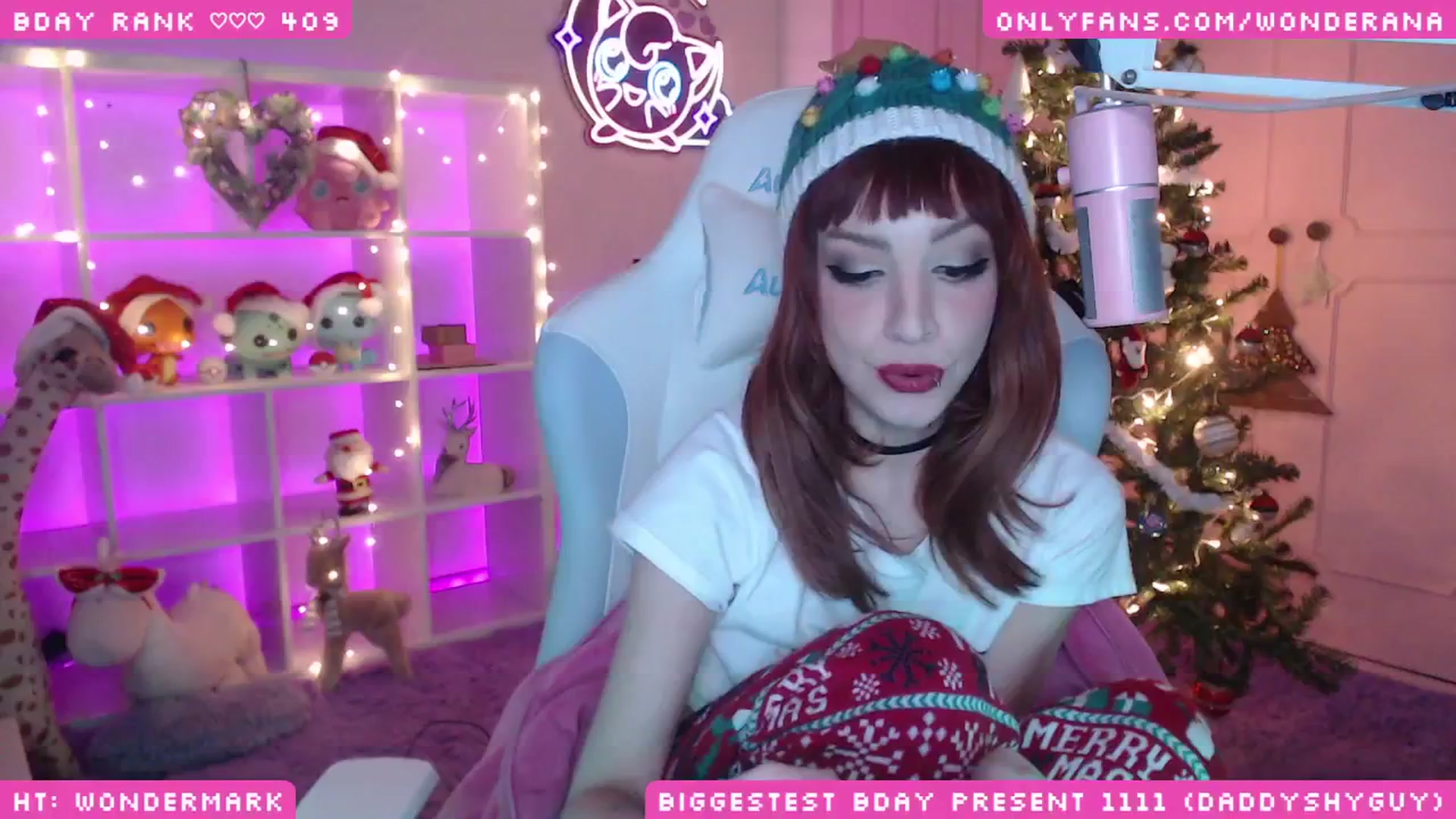 Gallery image thumbnail from WonderAna's myfreecams stream on, 12/25/2024, 07:00 image 15 of 20