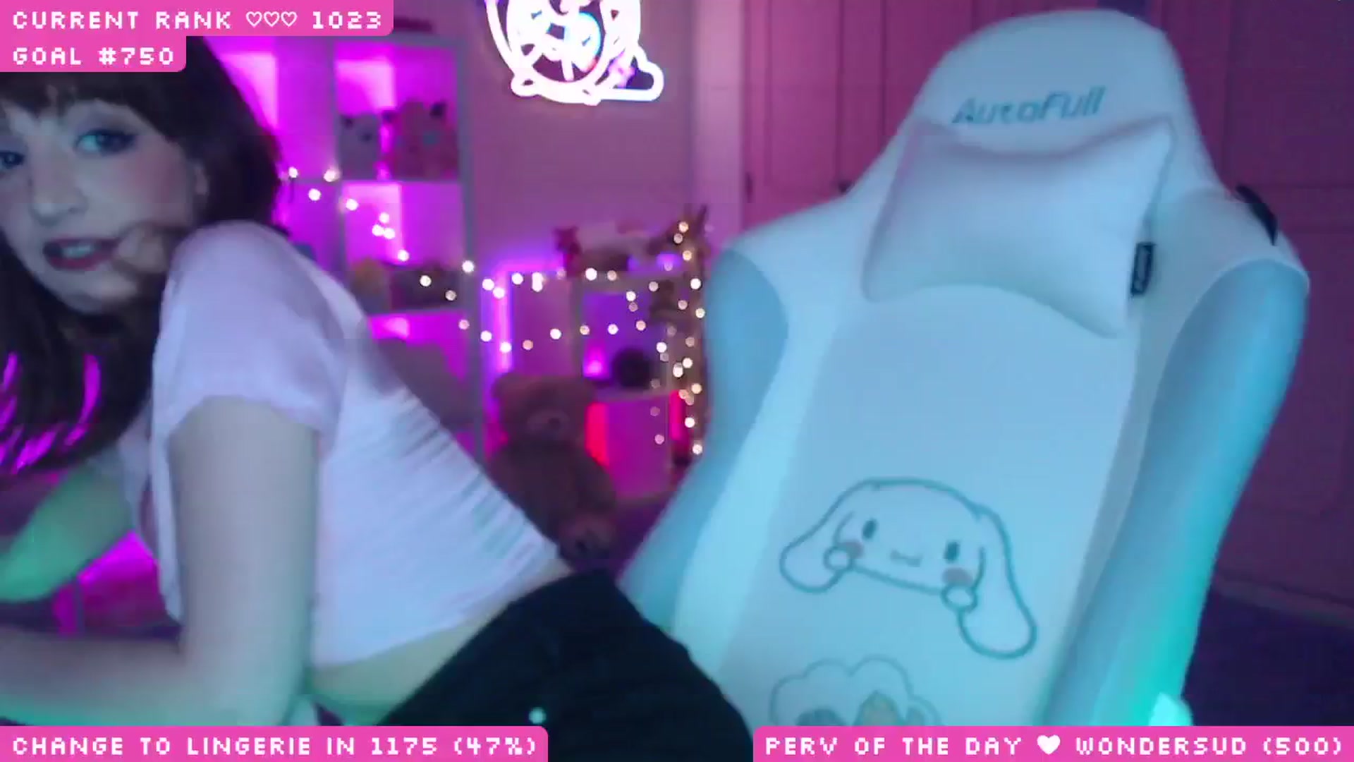 Gallery image thumbnail from WonderAna's myfreecams stream on, 05/22/2025, 24:01 image 17 of 20