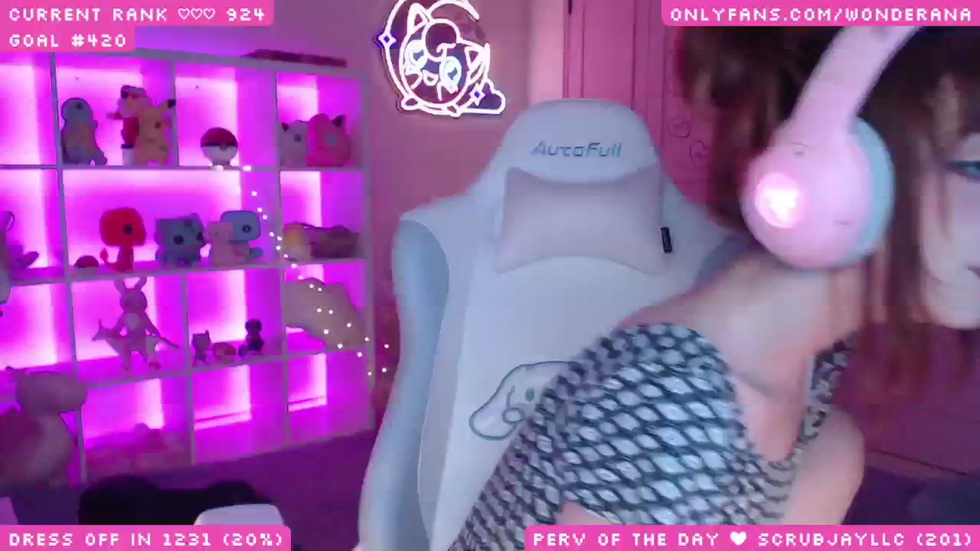 Gallery image thumbnail from WonderAna's myfreecams stream on, 06/17/2025, 03:33 image 9 of 20