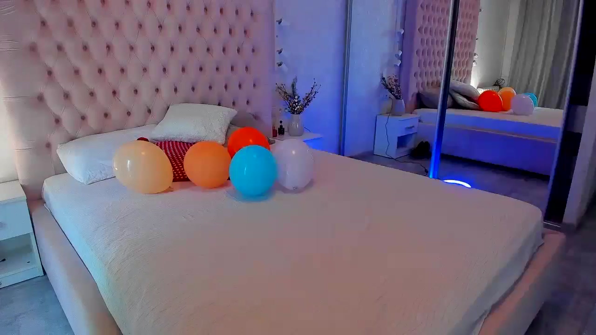 Gallery image thumbnail from WonderKris_'s myfreecams stream on, 06/24/2024, 07:08 image 15 of 20