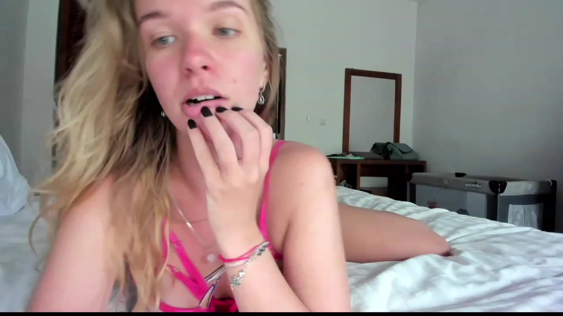 Gallery image thumbnail from WonderMama's myfreecams stream on, 04/13/2023, 06:14 image 10 of 20
