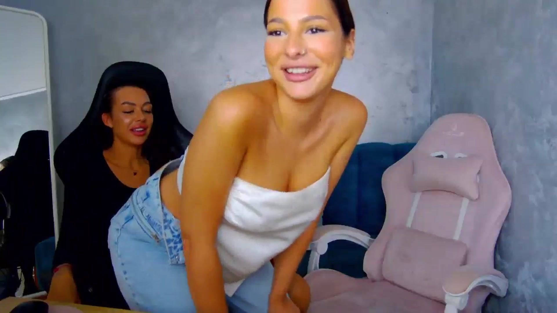 Gallery image thumbnail from WonderWomann's myfreecams stream on, 09/18/2025, 18:03 image 6 of 20