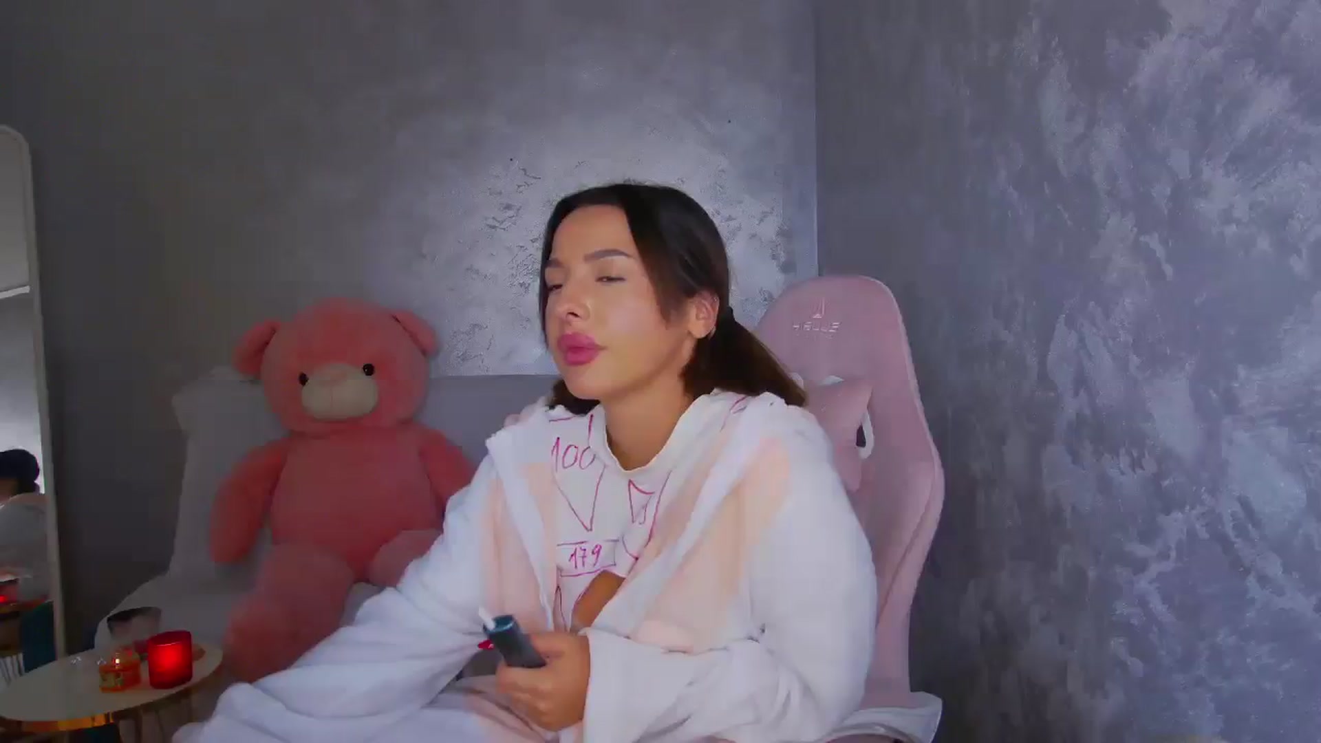 Gallery image thumbnail from WonderWomann's myfreecams stream on, 10/03/2025, 15:04 image 16 of 20