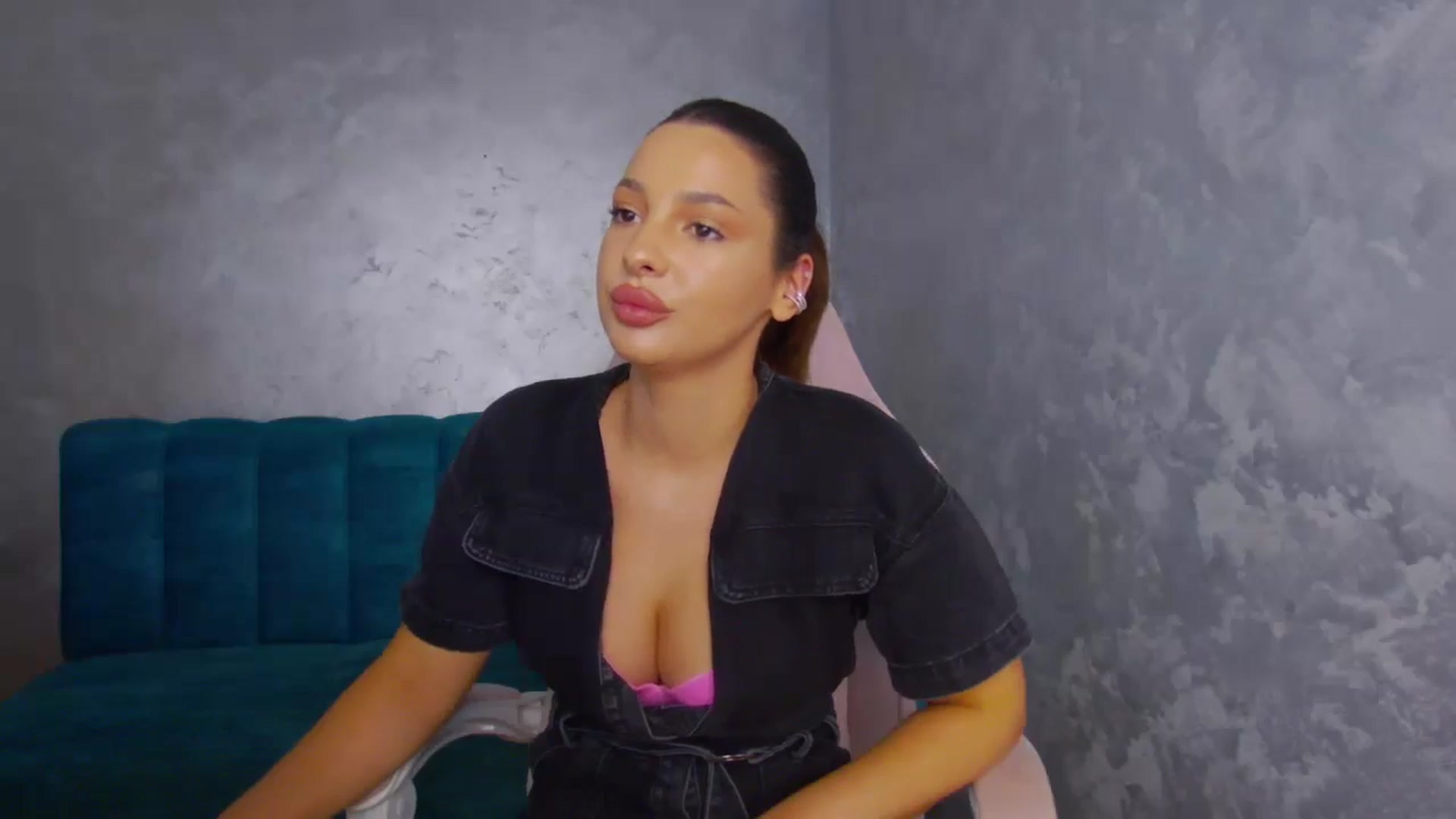 Gallery image thumbnail from WonderWomann's myfreecams stream on, 10/09/2025, 14:44 image 9 of 20