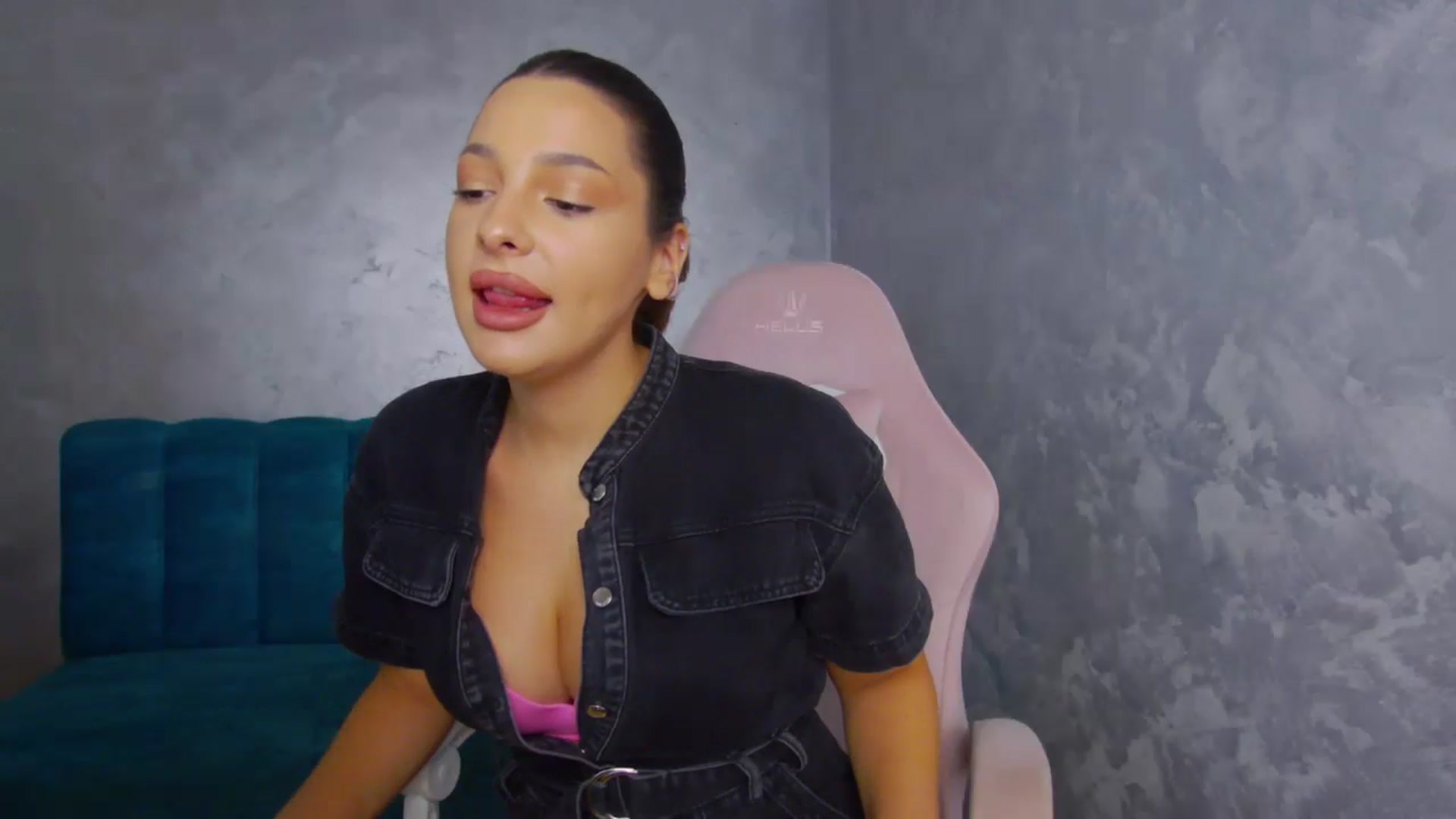 Gallery image thumbnail from WonderWomann's myfreecams stream on, 10/09/2025, 14:44 image 3 of 20