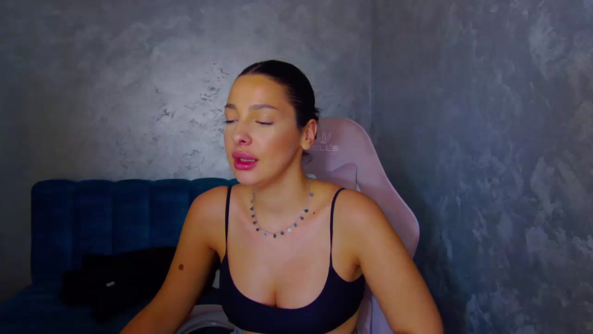 Gallery image thumbnail from WonderWomann's myfreecams stream on, 10/21/2025, 18:18 image 4 of 20