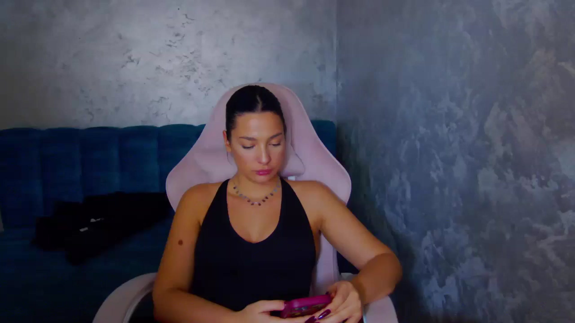 Gallery image thumbnail from WonderWomann's myfreecams stream on, 10/21/2025, 18:18 image 15 of 20