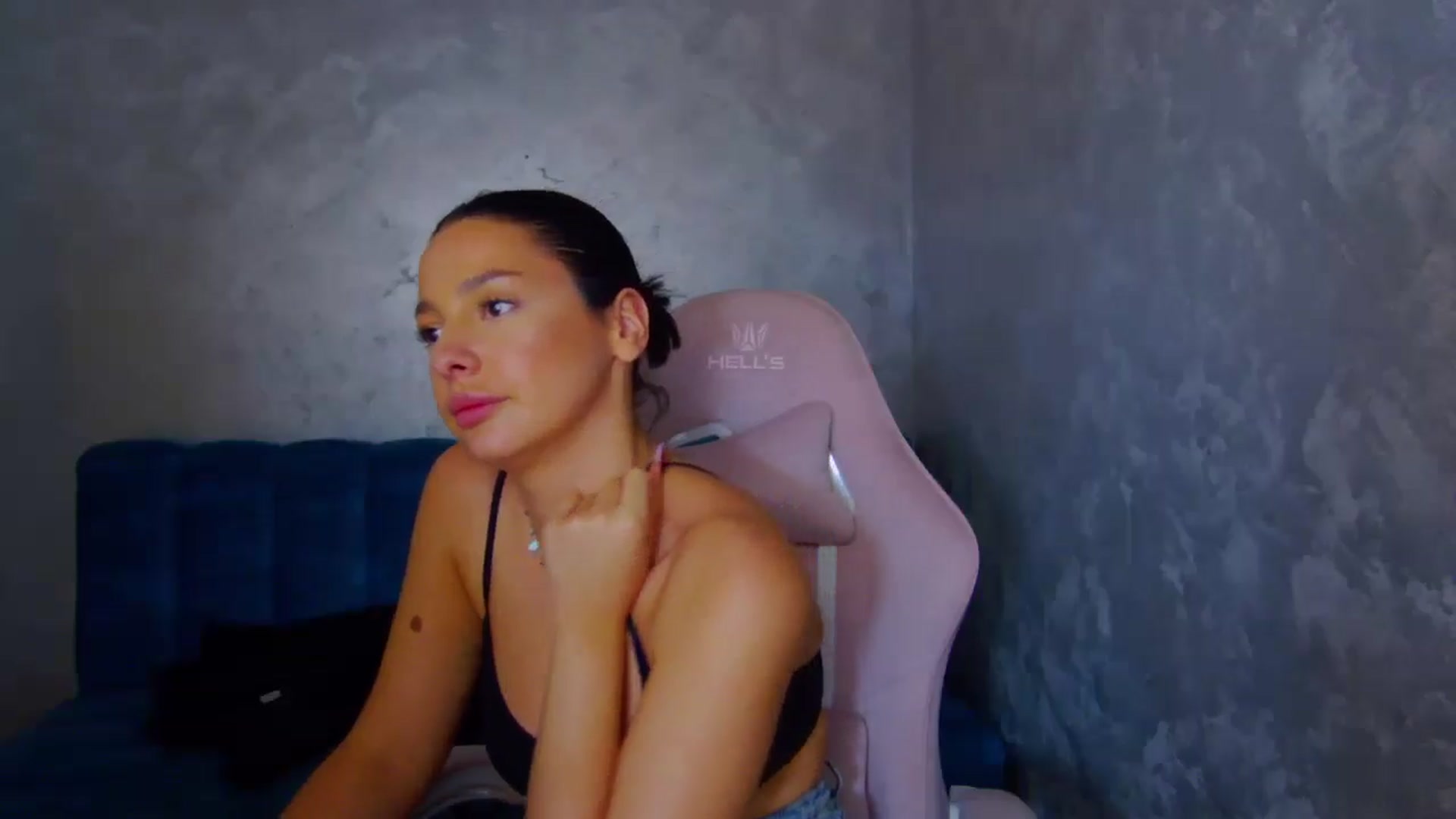 Gallery image thumbnail from WonderWomann's myfreecams stream on, 10/21/2025, 18:18 image 7 of 20