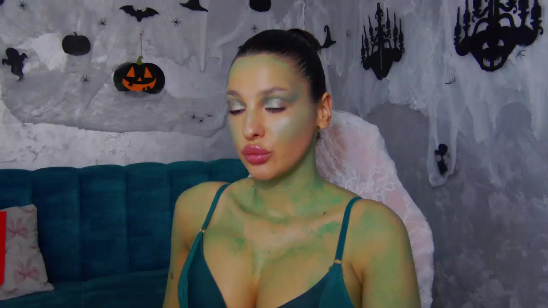 Gallery image thumbnail from WonderWomann's myfreecams stream on, 10/30/2025, 18:00 image 15 of 20