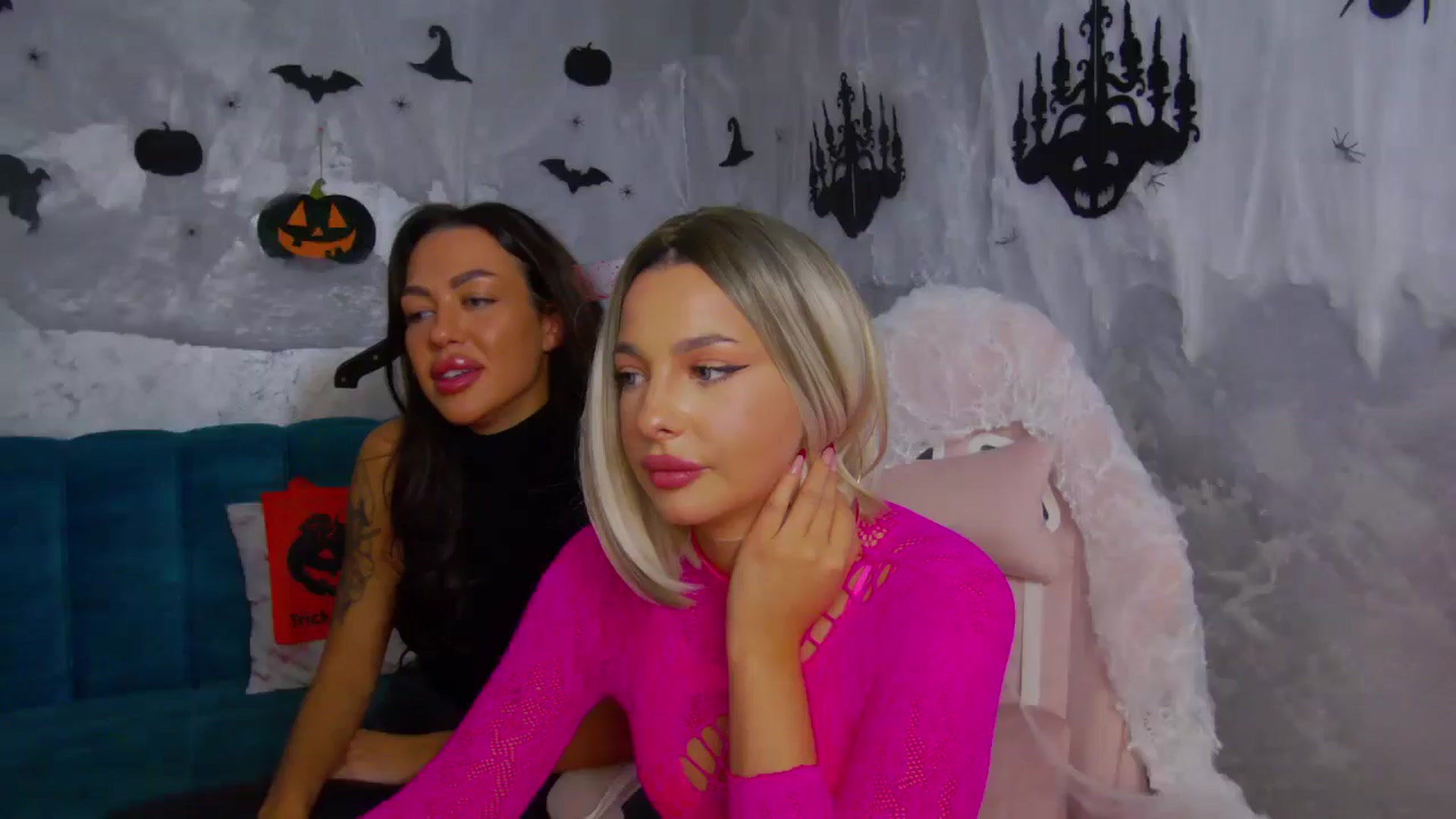 Gallery image thumbnail from WonderWomann's myfreecams stream on, 10/31/2025, 16:38 image 13 of 20