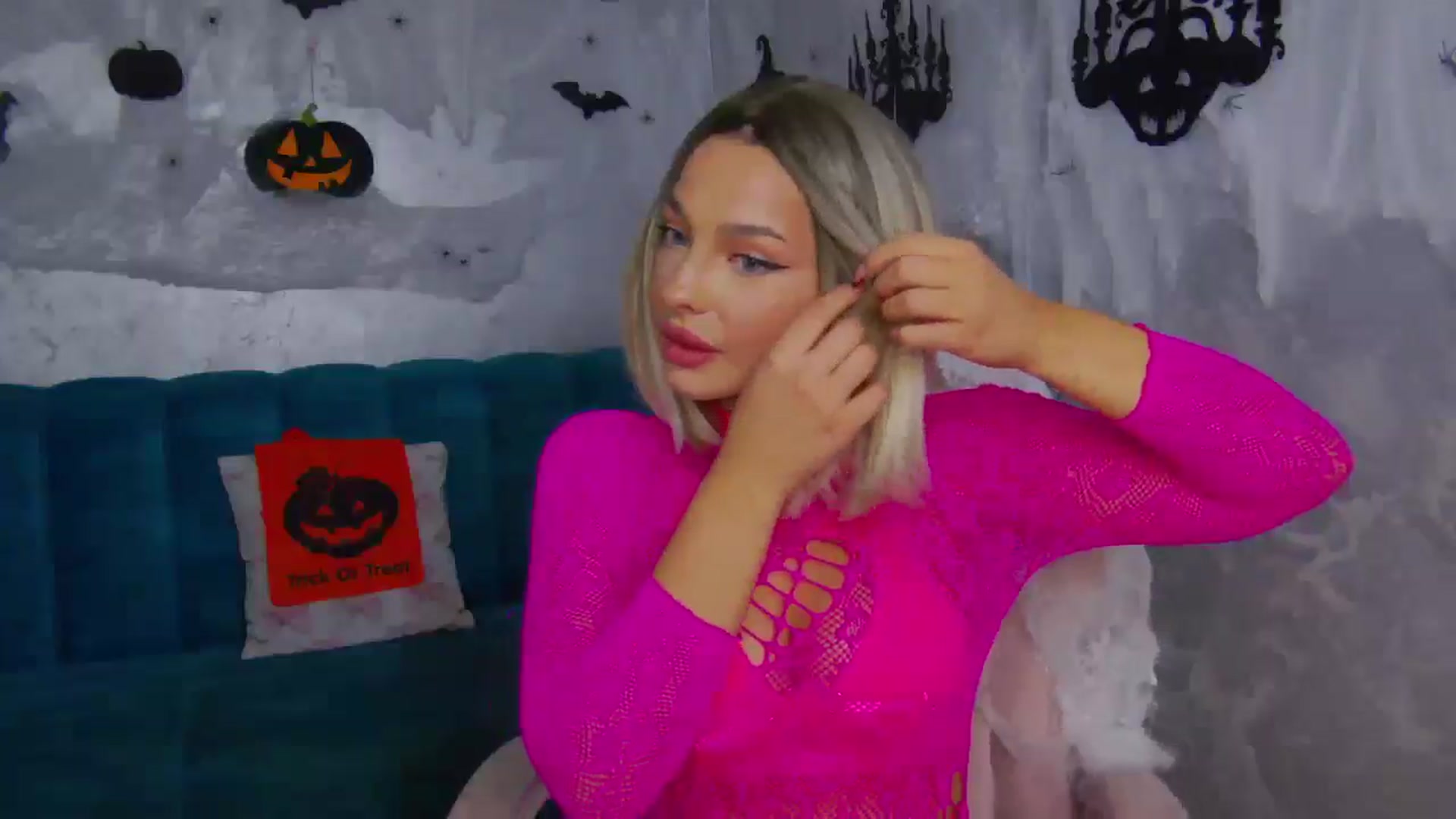 Gallery image thumbnail from WonderWomann's myfreecams stream on, 10/31/2025, 16:38 image 3 of 20
