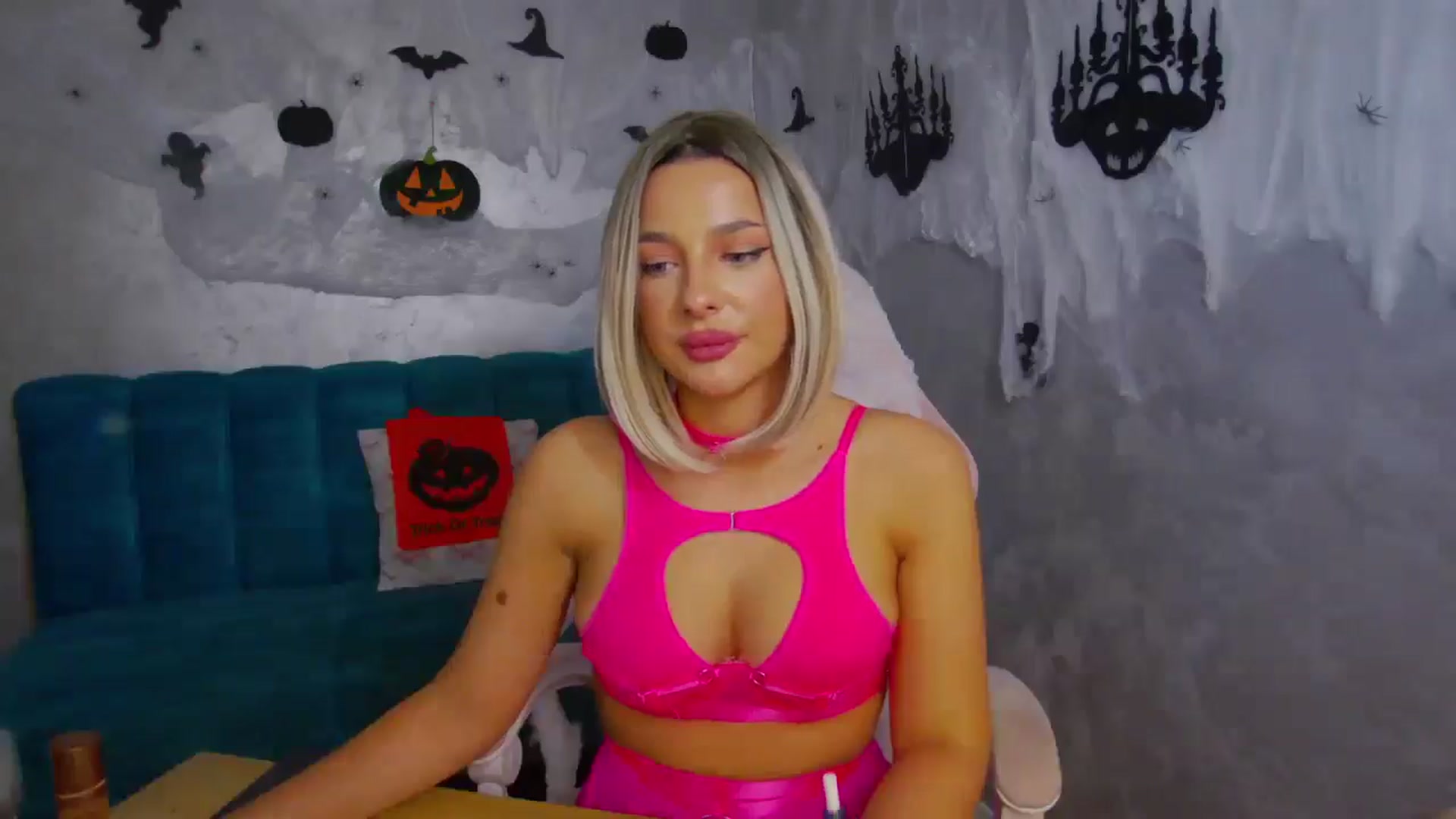 Gallery image thumbnail from WonderWomann's myfreecams stream on, 10/31/2025, 18:35 image 18 of 20