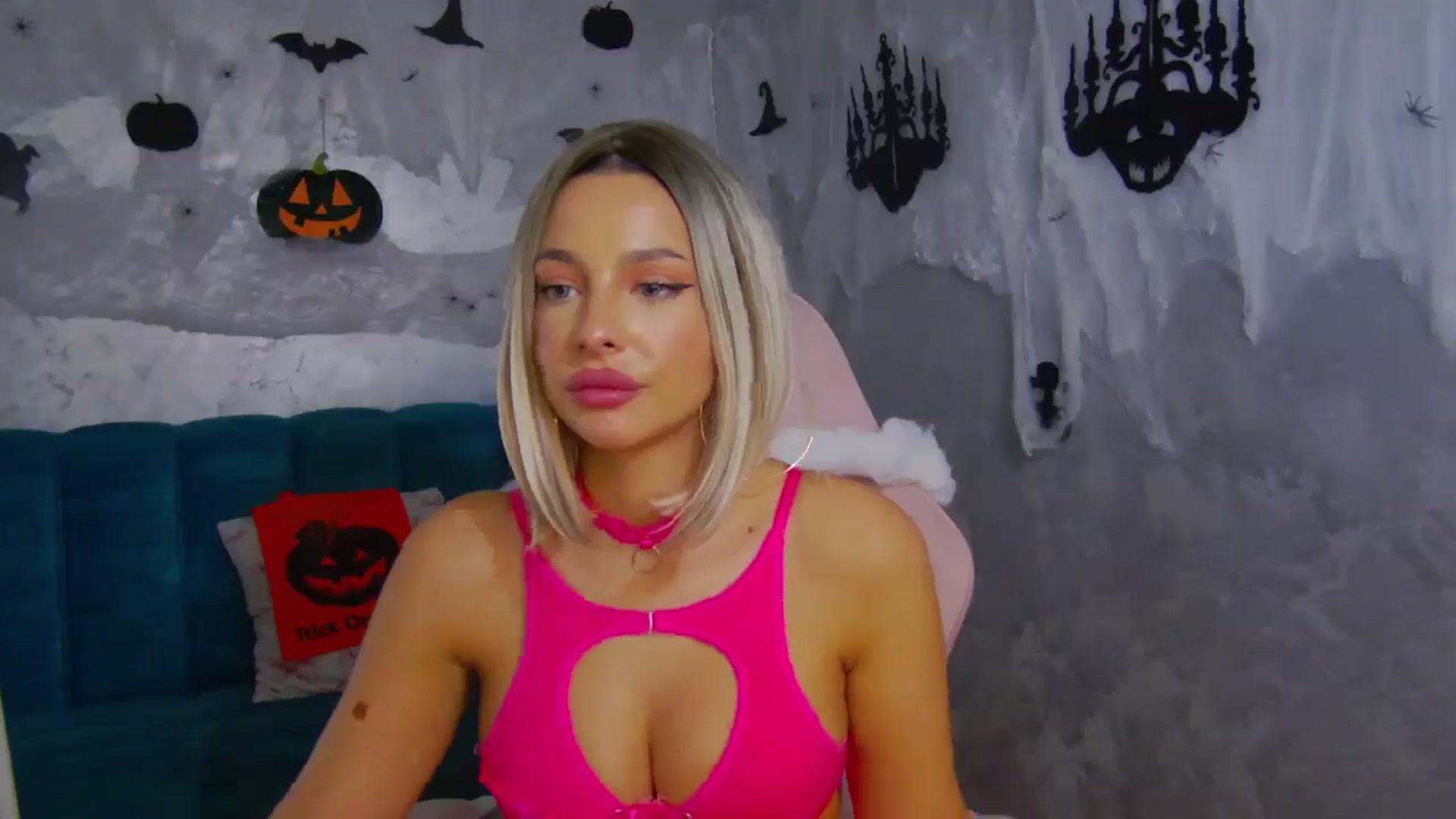 Gallery image thumbnail from WonderWomann's myfreecams stream on, 10/31/2025, 19:39 image 4 of 20