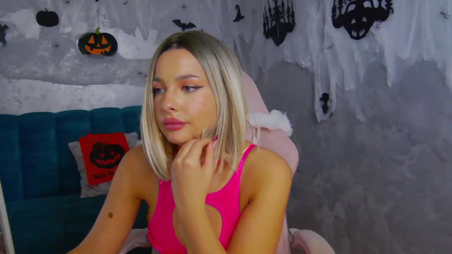 Gallery image thumbnail from WonderWomann's myfreecams stream on, 10/31/2025, 19:39 image 16 of 20
