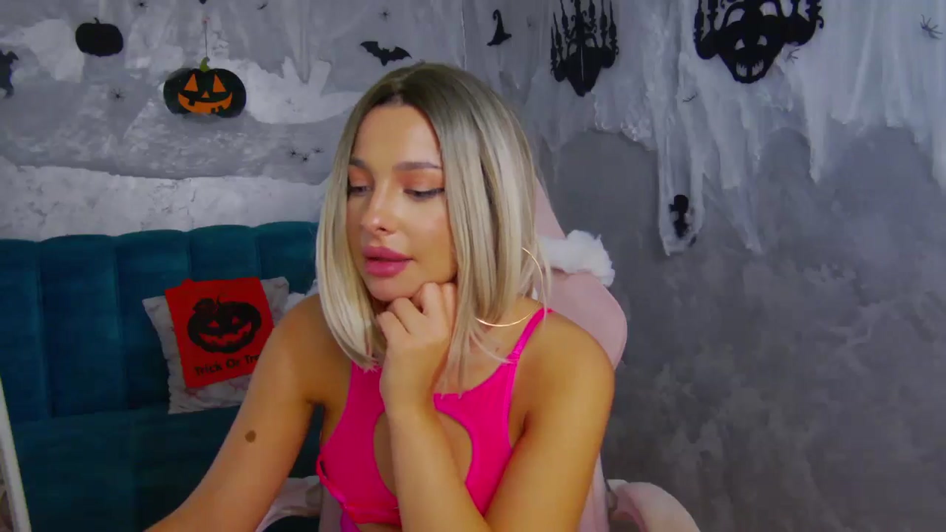 Gallery image thumbnail from WonderWomann's myfreecams stream on, 10/31/2025, 19:39 image 20 of 20