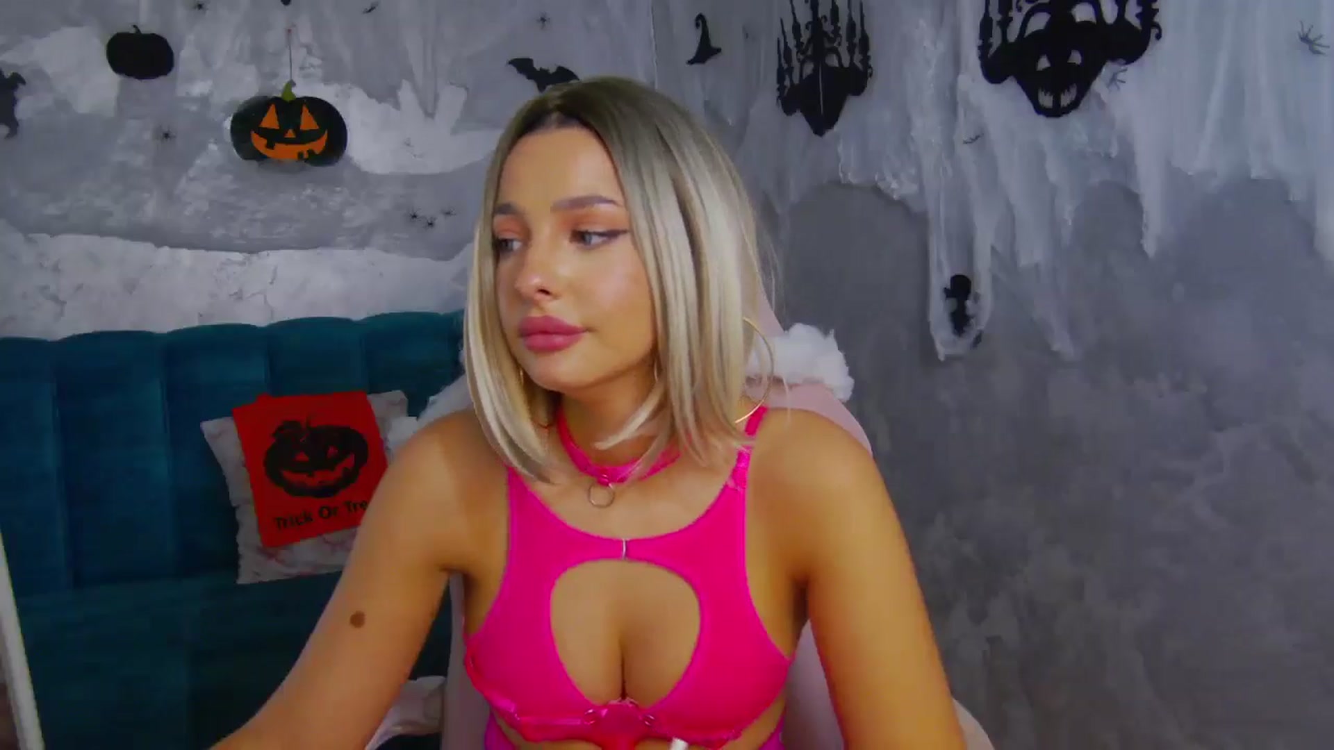 Gallery image thumbnail from WonderWomann's myfreecams stream on, 10/31/2025, 19:39 image 13 of 20