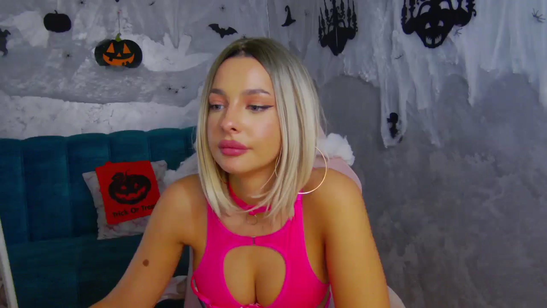 Gallery image thumbnail from WonderWomann's myfreecams stream on, 10/31/2025, 20:12 image 5 of 20