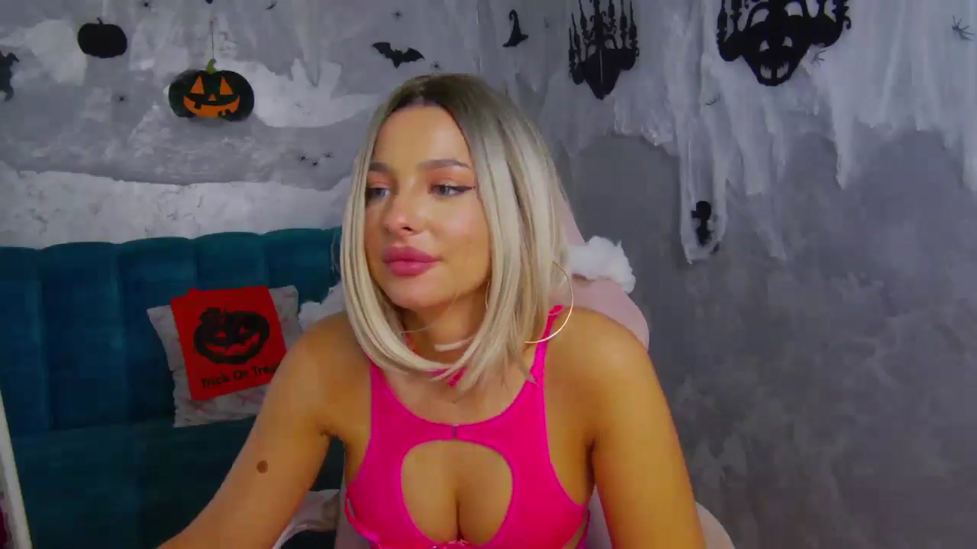 Gallery image thumbnail from WonderWomann's myfreecams stream on, 10/31/2025, 20:12 image 9 of 20