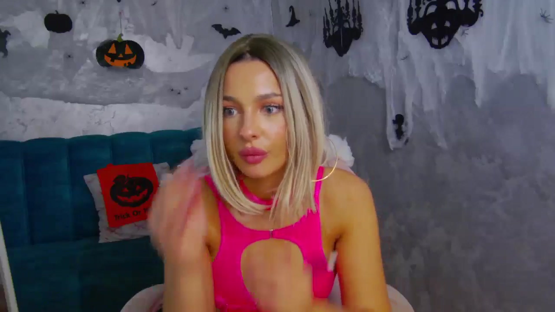Gallery image thumbnail from WonderWomann's myfreecams stream on, 10/31/2025, 20:12 image 4 of 20