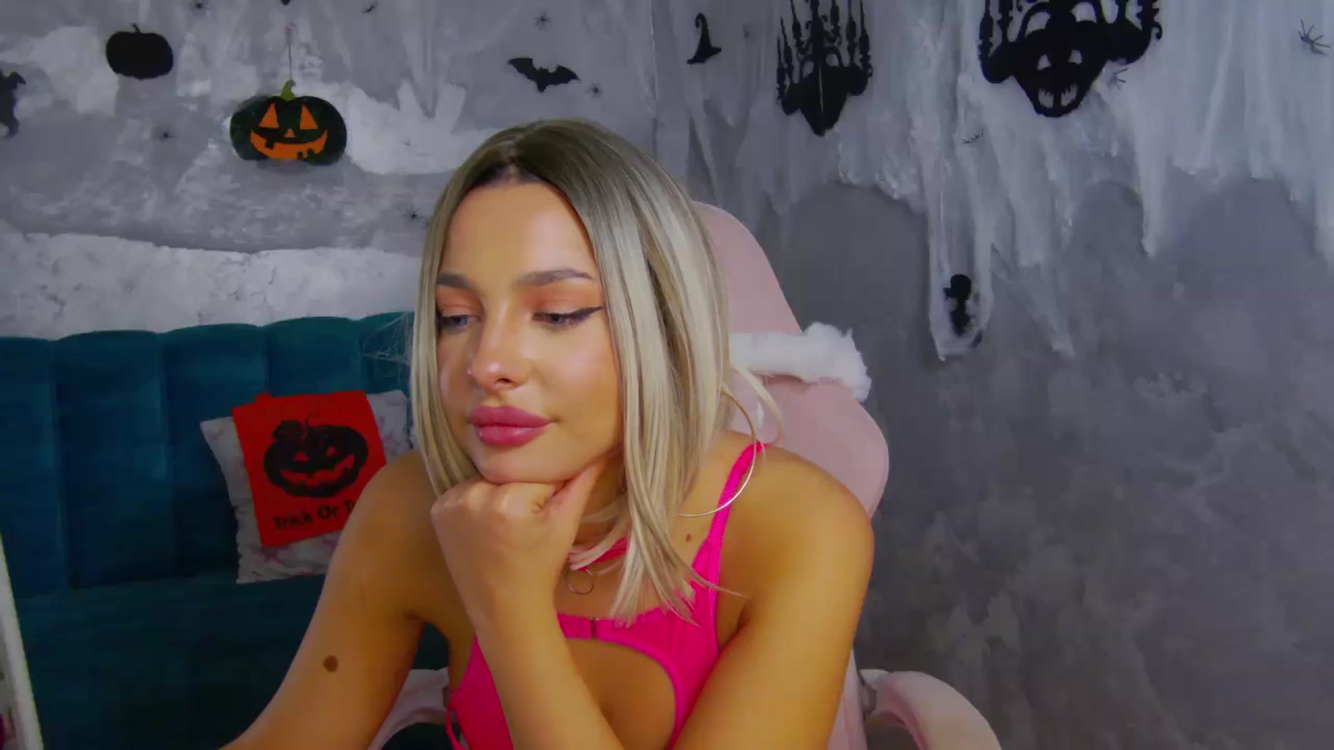 Gallery image thumbnail from WonderWomann's myfreecams stream on, 10/31/2025, 20:12 image 10 of 20