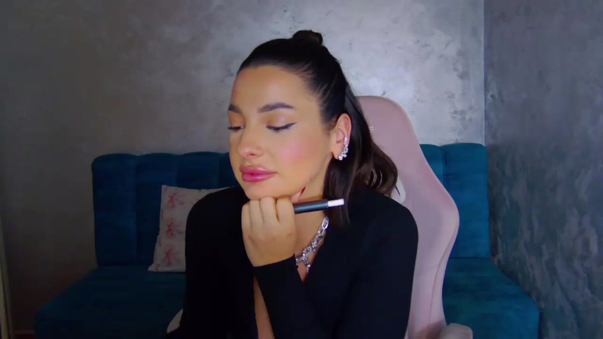 Gallery image thumbnail from WonderWomann's myfreecams stream on, 11/27/2025, 21:28 image 17 of 20