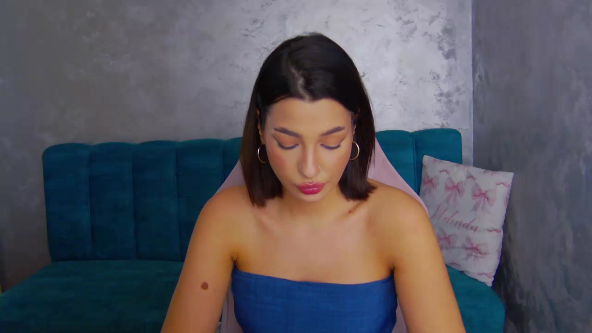 Gallery image thumbnail from WonderWomann's myfreecams stream on, 12/02/2025, 18:27 image 15 of 20