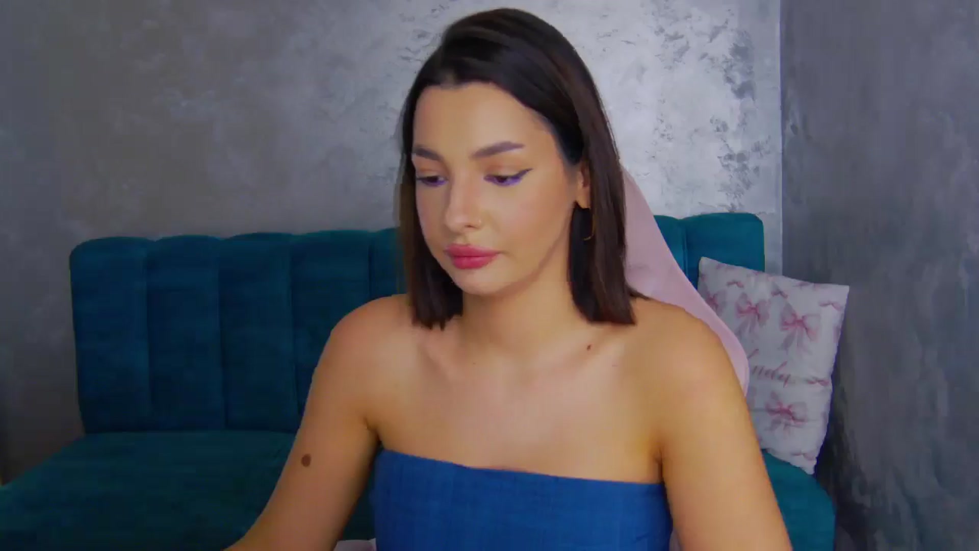 Gallery image thumbnail from WonderWomann's myfreecams stream on, 12/02/2025, 18:27 image 14 of 20