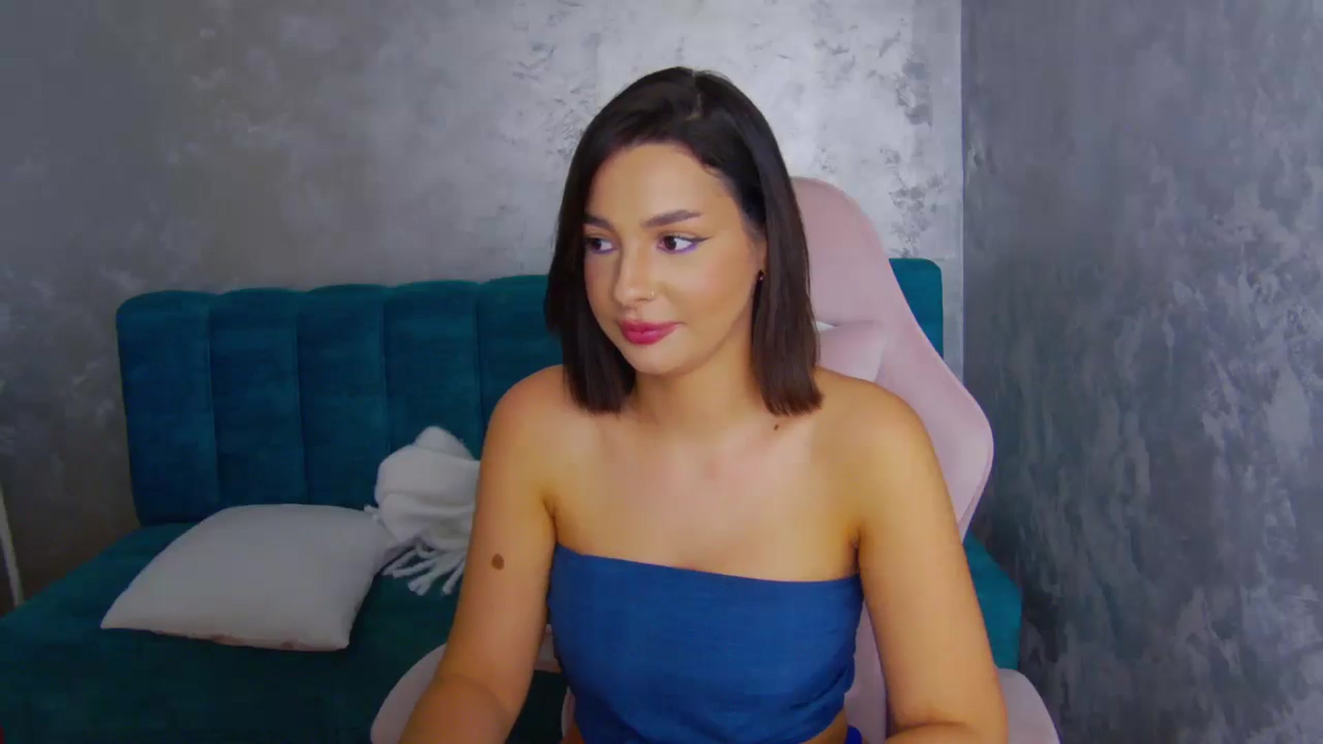 Gallery image thumbnail from WonderWomann's myfreecams stream on, 12/02/2025, 19:54 image 14 of 20