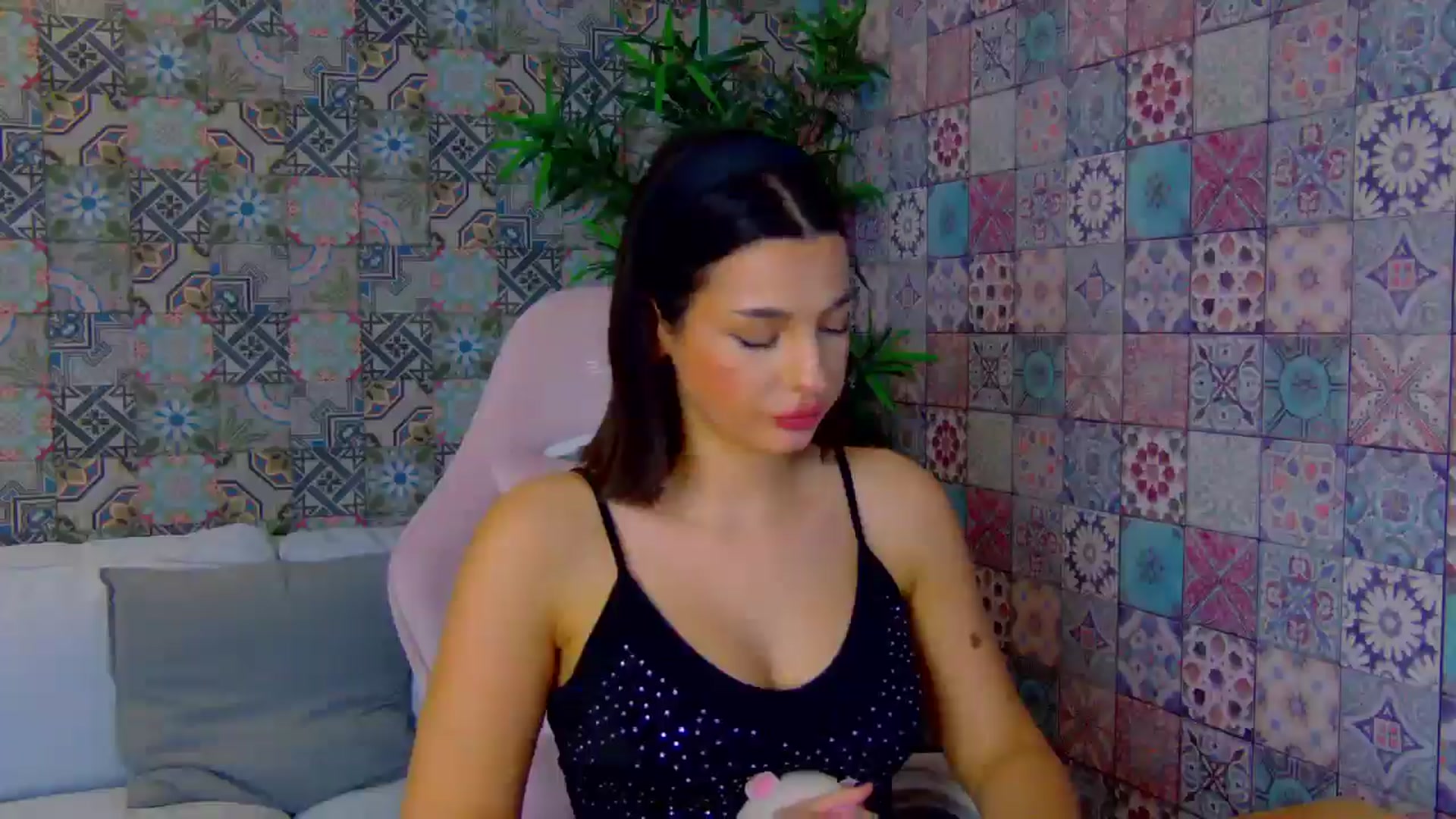 Gallery image thumbnail from WonderWomann's myfreecams stream on, 12/04/2025, 21:41 image 19 of 20