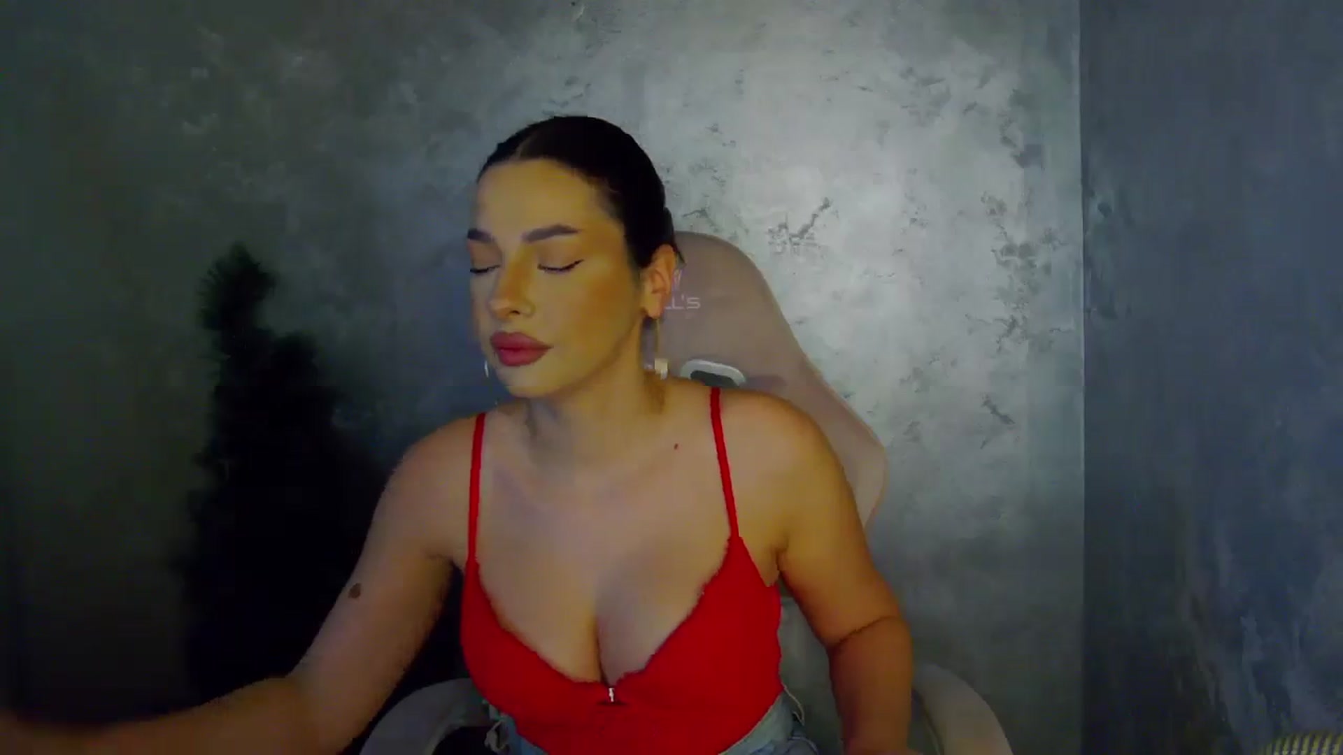 Gallery image thumbnail from WonderWomann's myfreecams stream on, 12/12/2025, 15:05 image 2 of 20