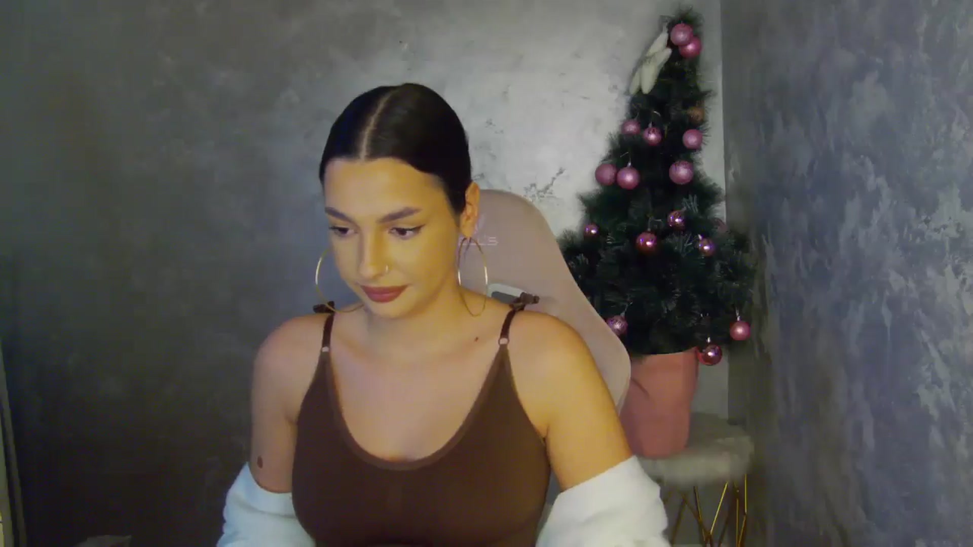 Gallery image thumbnail from WonderWomann's myfreecams stream on, 12/13/2025, 16:54 image 12 of 20