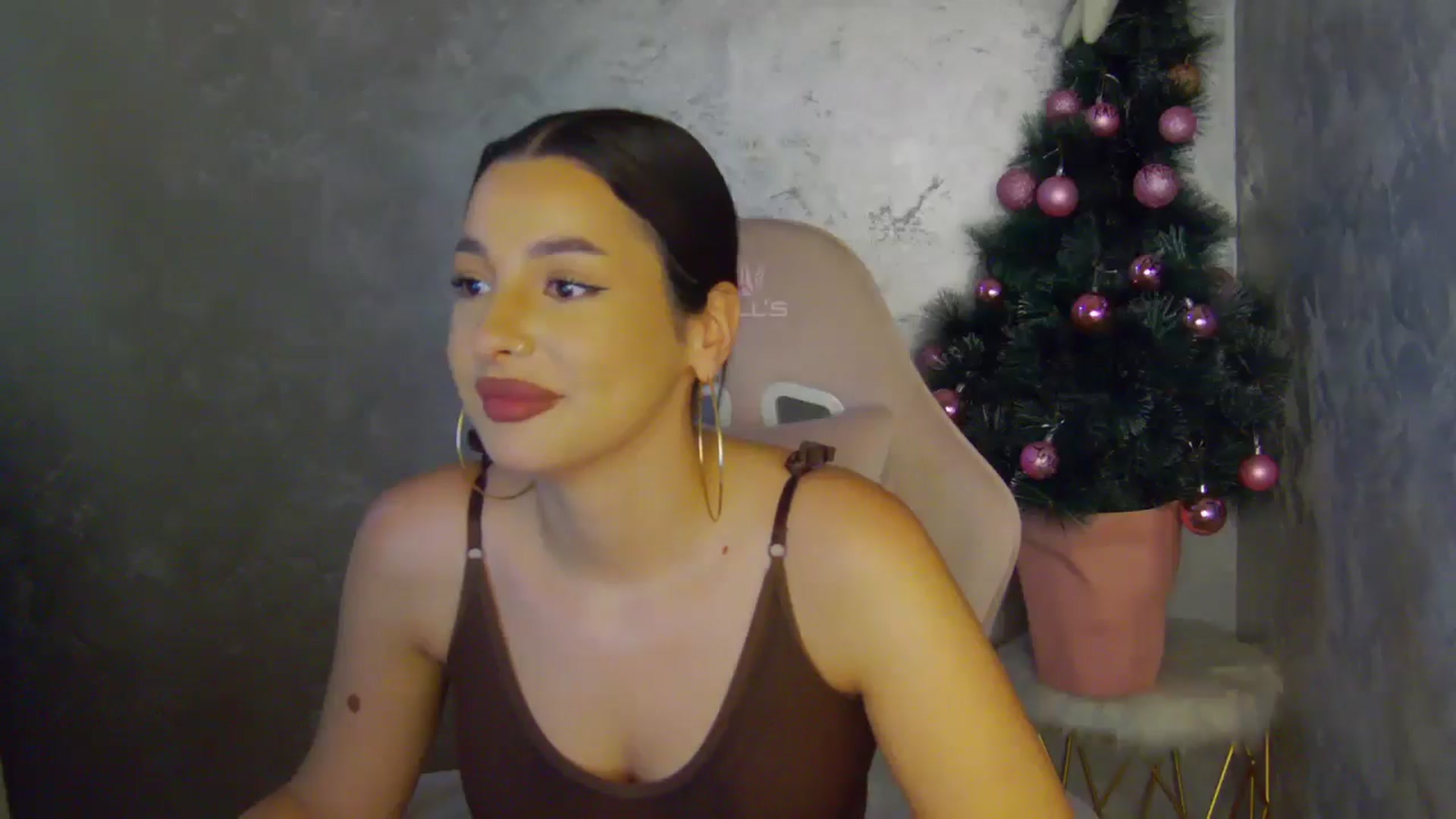 Gallery image thumbnail from WonderWomann's myfreecams stream on, 12/13/2025, 16:54 image 17 of 20