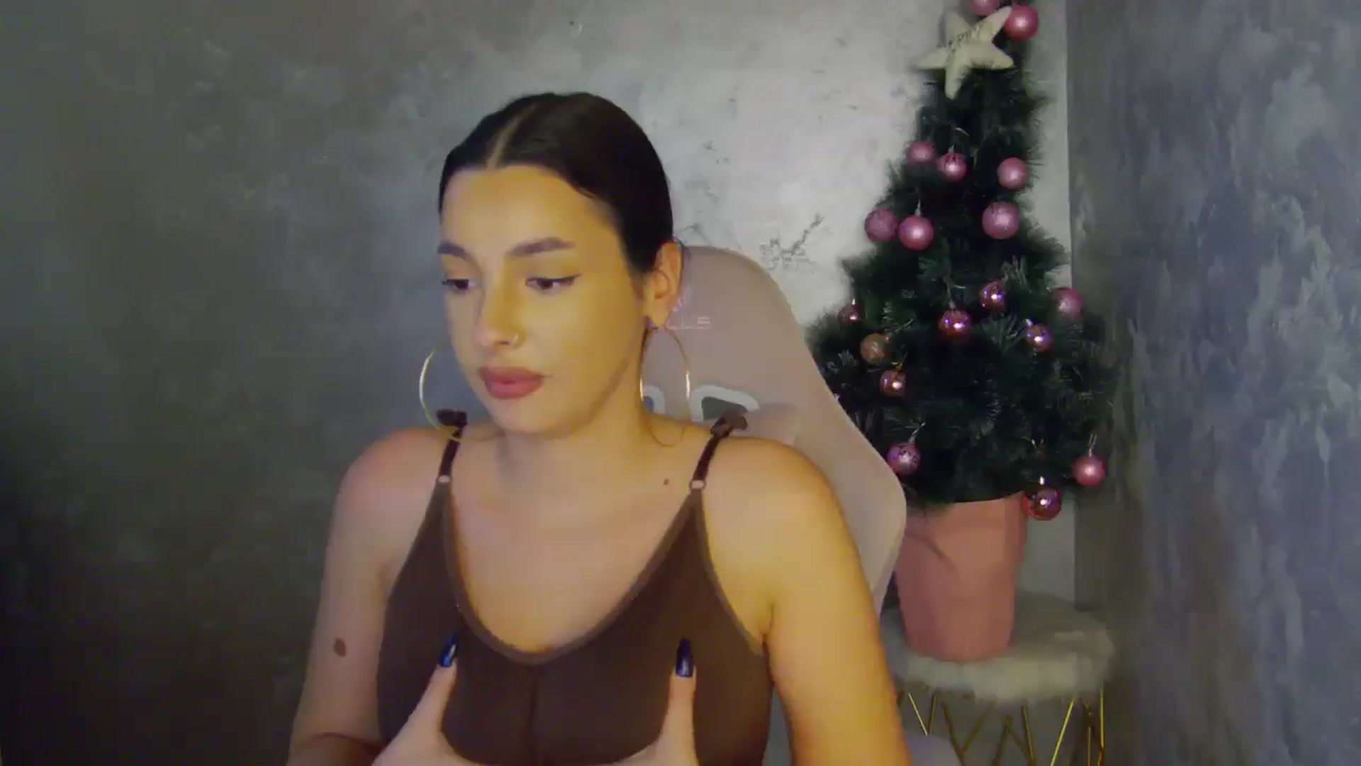 Gallery image thumbnail from WonderWomann's myfreecams stream on, 12/13/2025, 20:02 image 13 of 20
