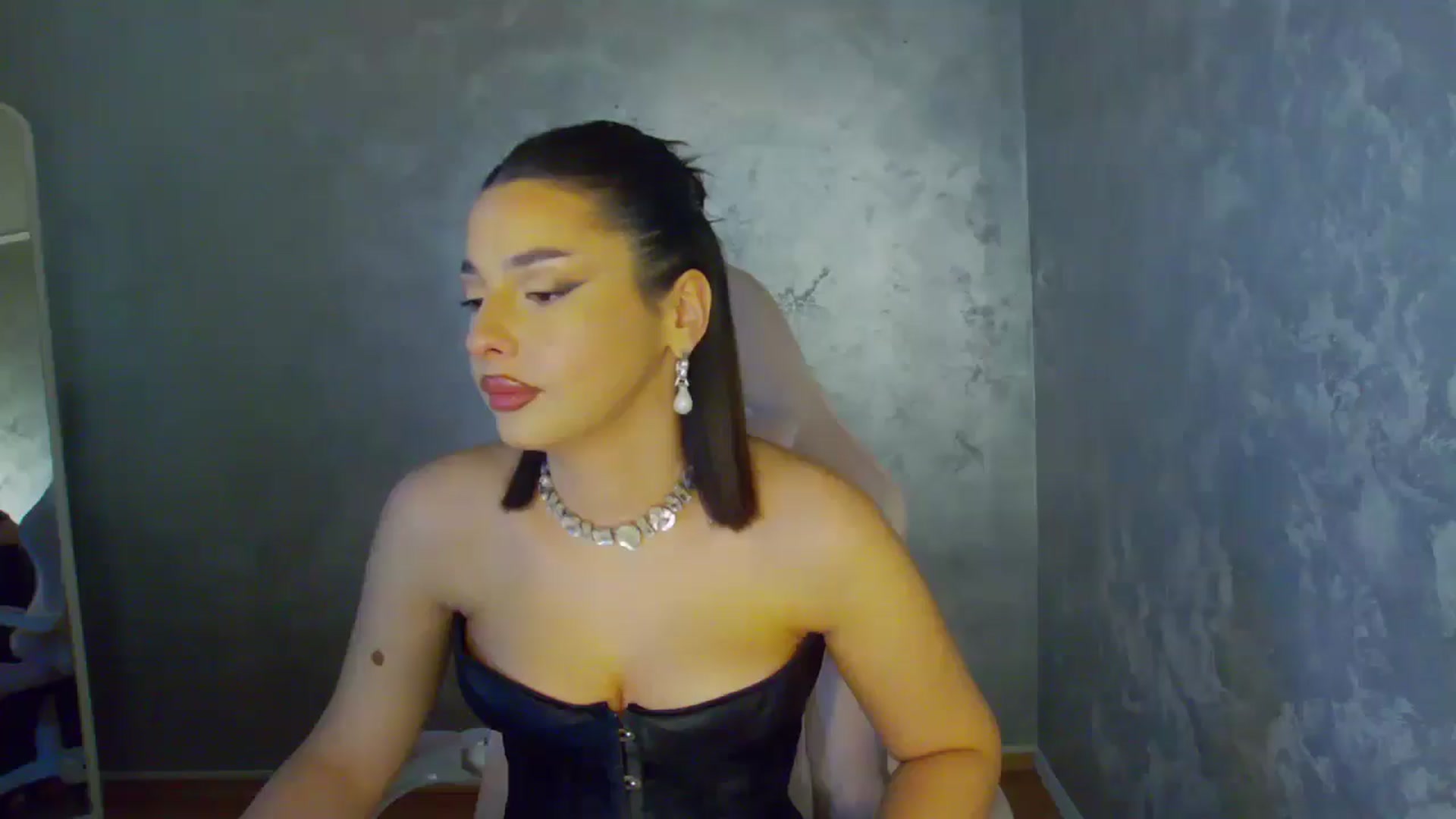 Gallery image thumbnail from WonderWomann's myfreecams stream on, 12/31/2025, 14:20 image 3 of 20