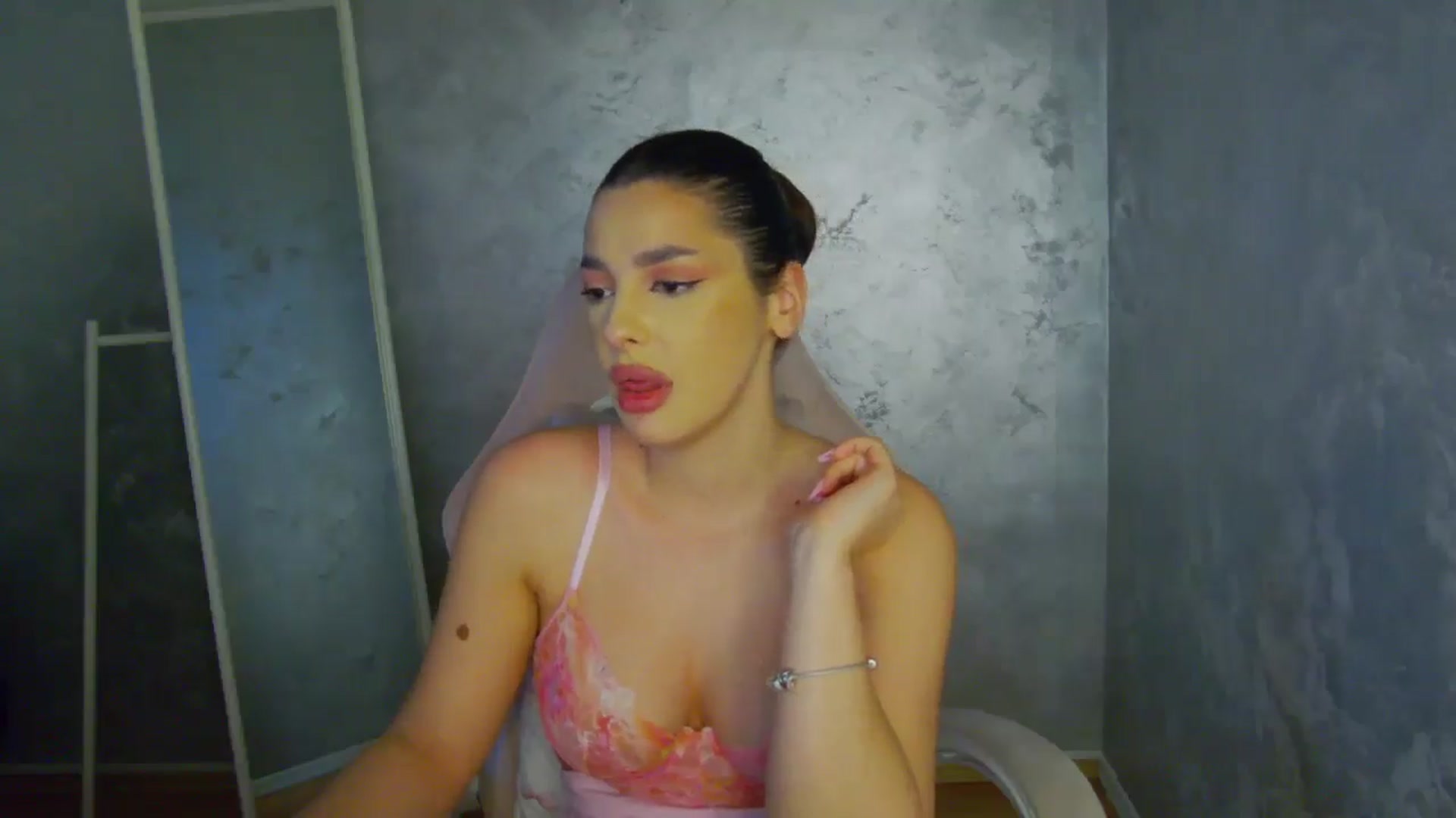 Gallery image thumbnail from WonderWomann's myfreecams stream on, 01/08/2026, 20:05 image 3 of 20