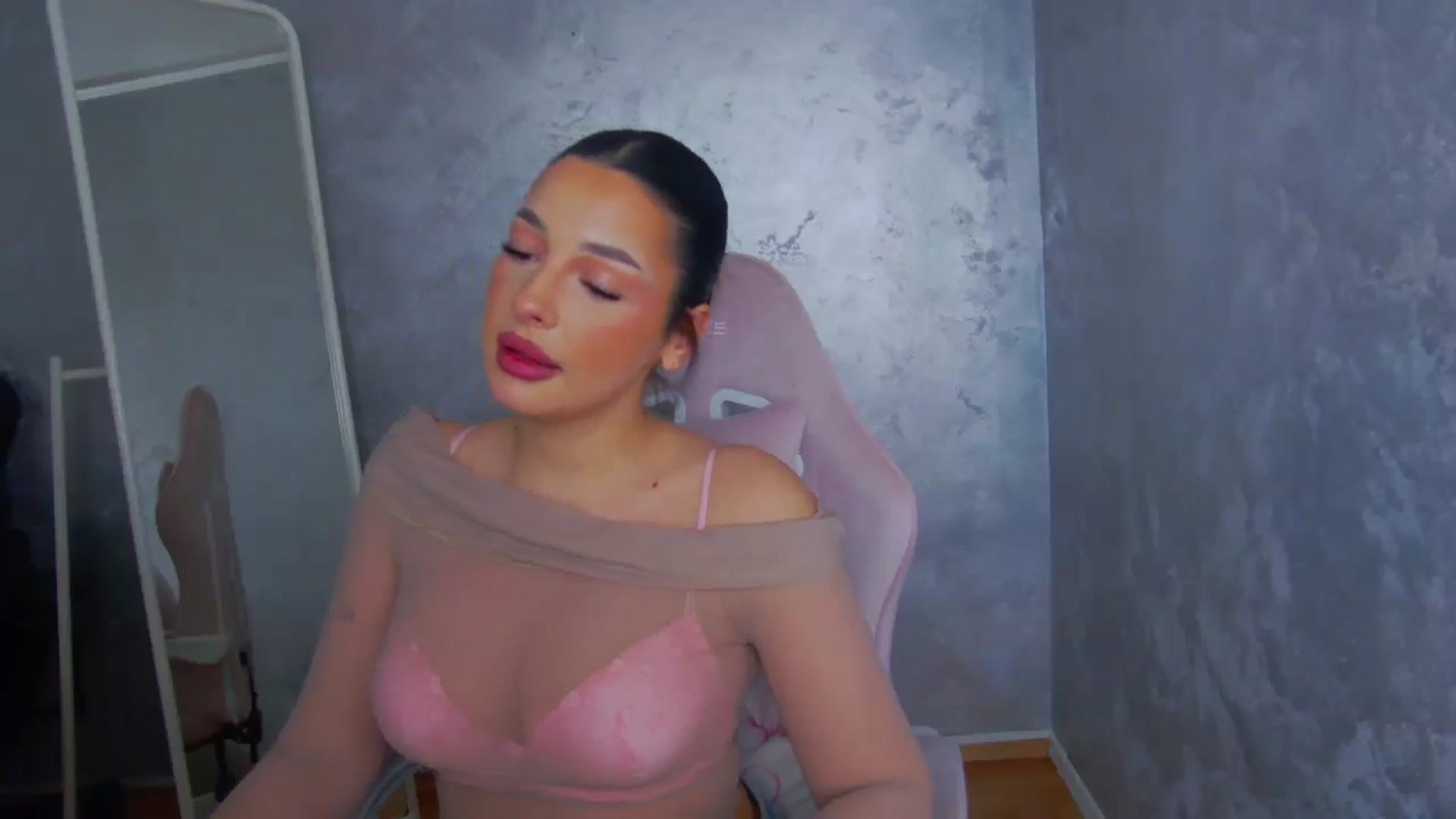 Gallery image thumbnail from WonderWomann's myfreecams stream on, 01/13/2026, 19:47 image 15 of 20