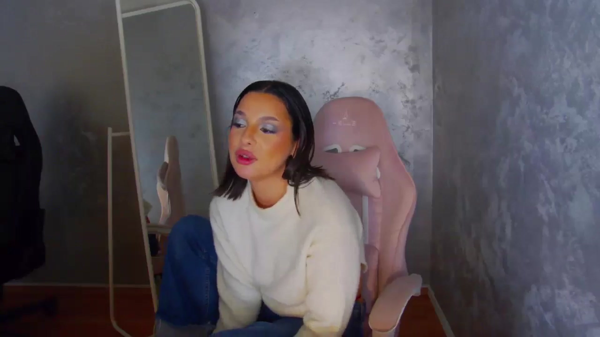 Gallery image thumbnail from WonderWomann's myfreecams stream on, 01/21/2026, 20:14 image 9 of 20