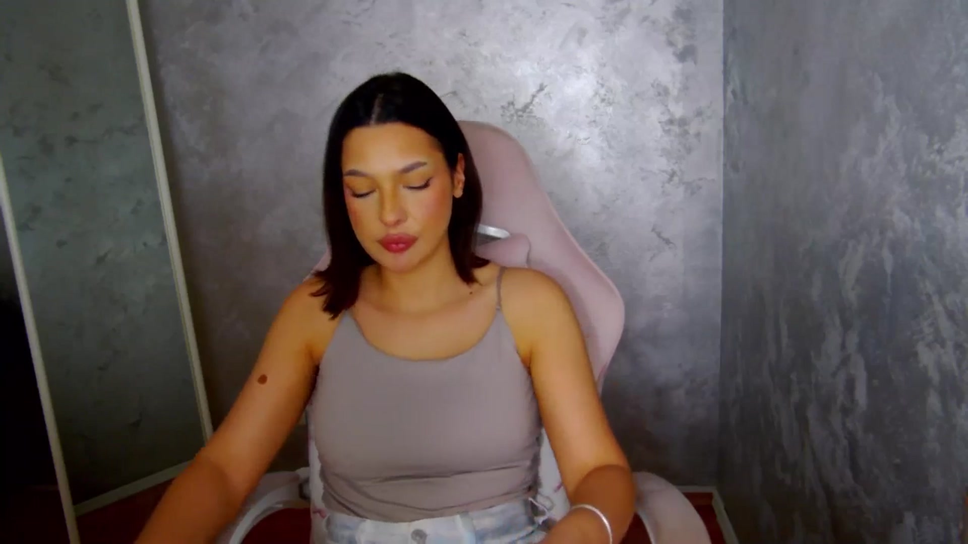 Gallery image thumbnail from WonderWomann's myfreecams stream on, 01/26/2026, 17:08 image 14 of 20