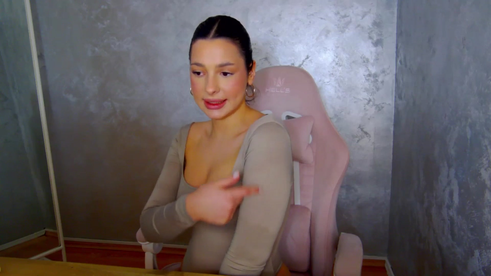 Gallery image thumbnail from WonderWomann's myfreecams stream on, 03/05/2026, 16:03 image 13 of 20