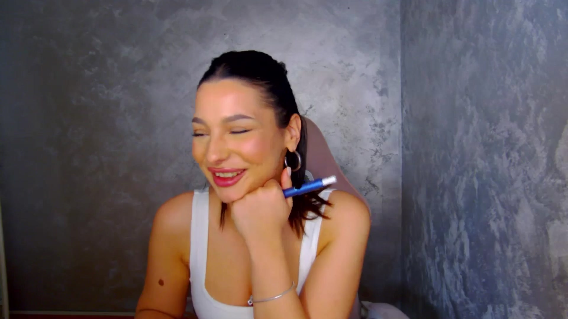 Gallery image thumbnail from WonderWomann's myfreecams stream on, 03/07/2026, 18:46 image 9 of 20